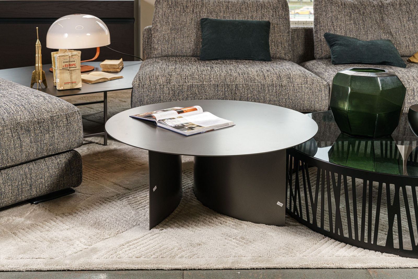 Flou Журнальный столик Pierre 90 matt burnished от Flou — в интерьере