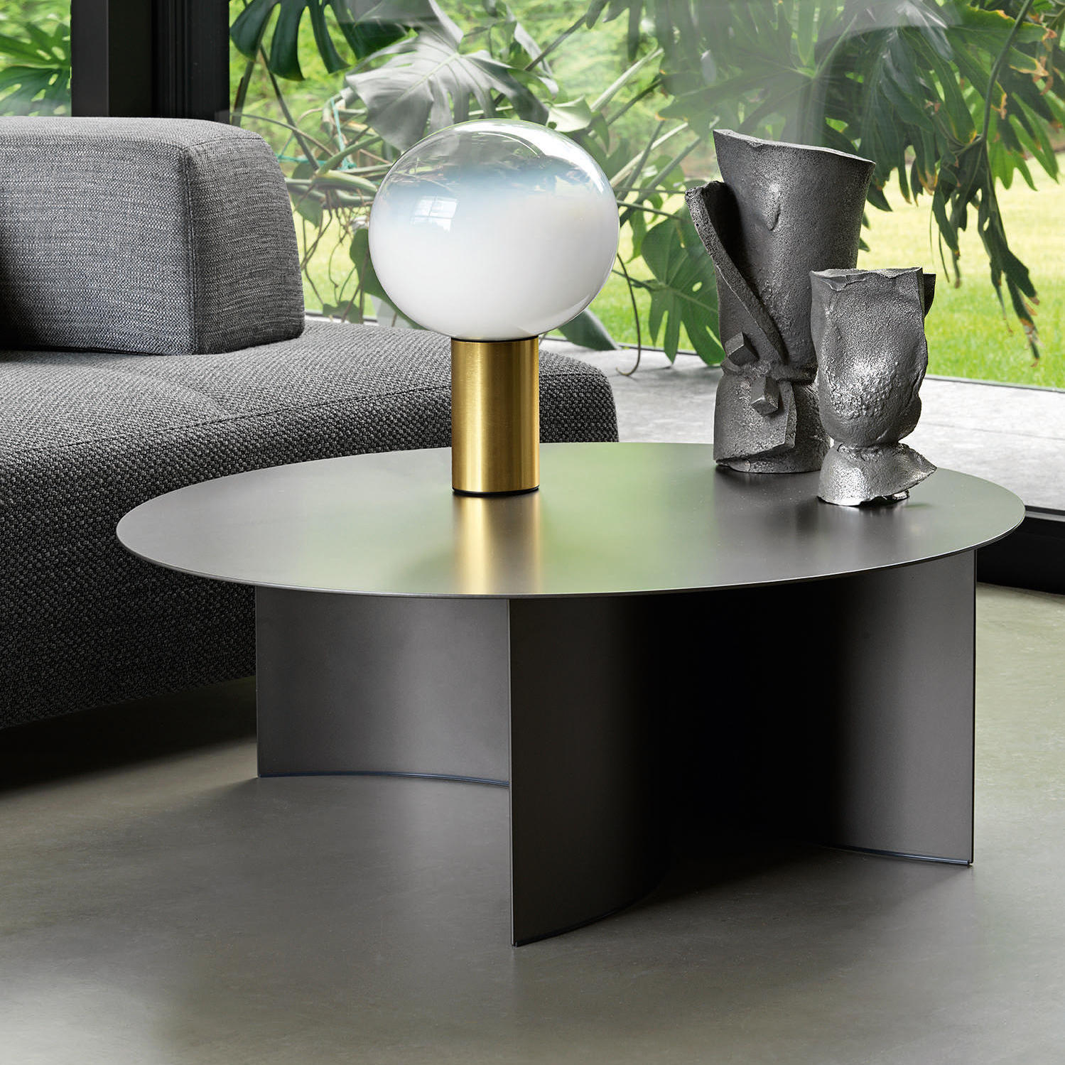 Flou Журнальный столик Pierre 90 matt burnished от Flou — в интерьере