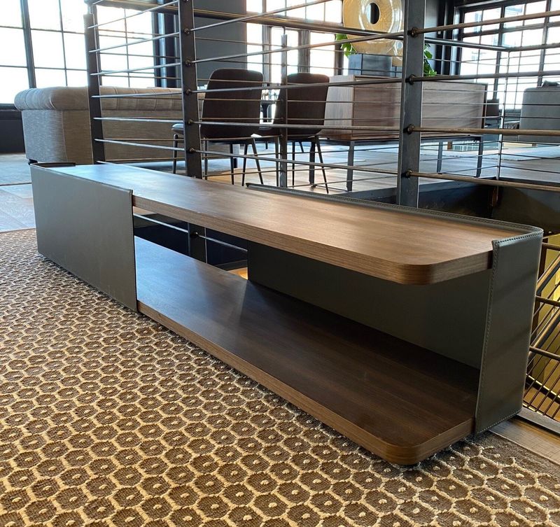 Molteni&C Консоль Hubert HTA2 от Molteni & C — в интерьере