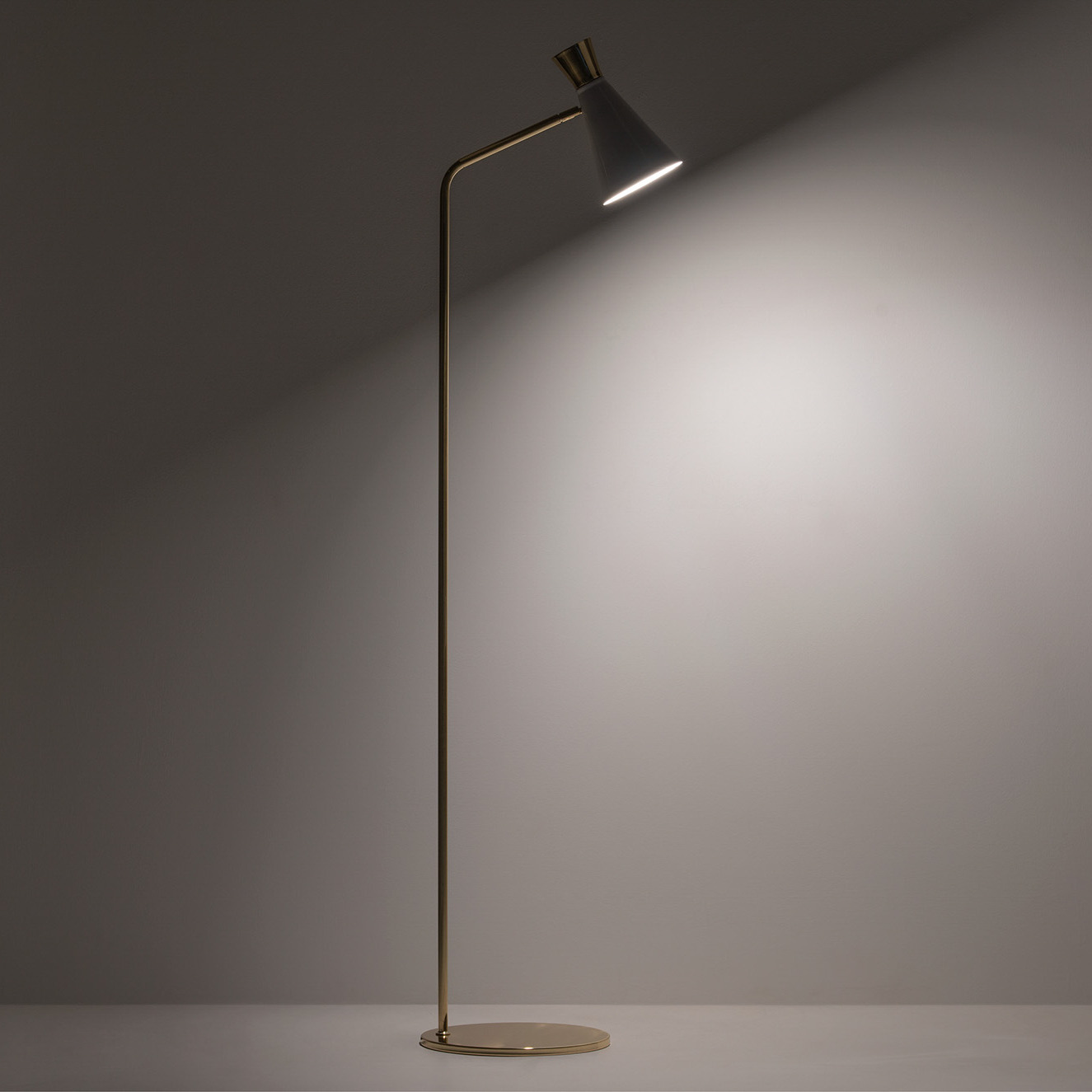 Tosconova Торшер Nelly Floor Lamp от Tosconova — в интерьере