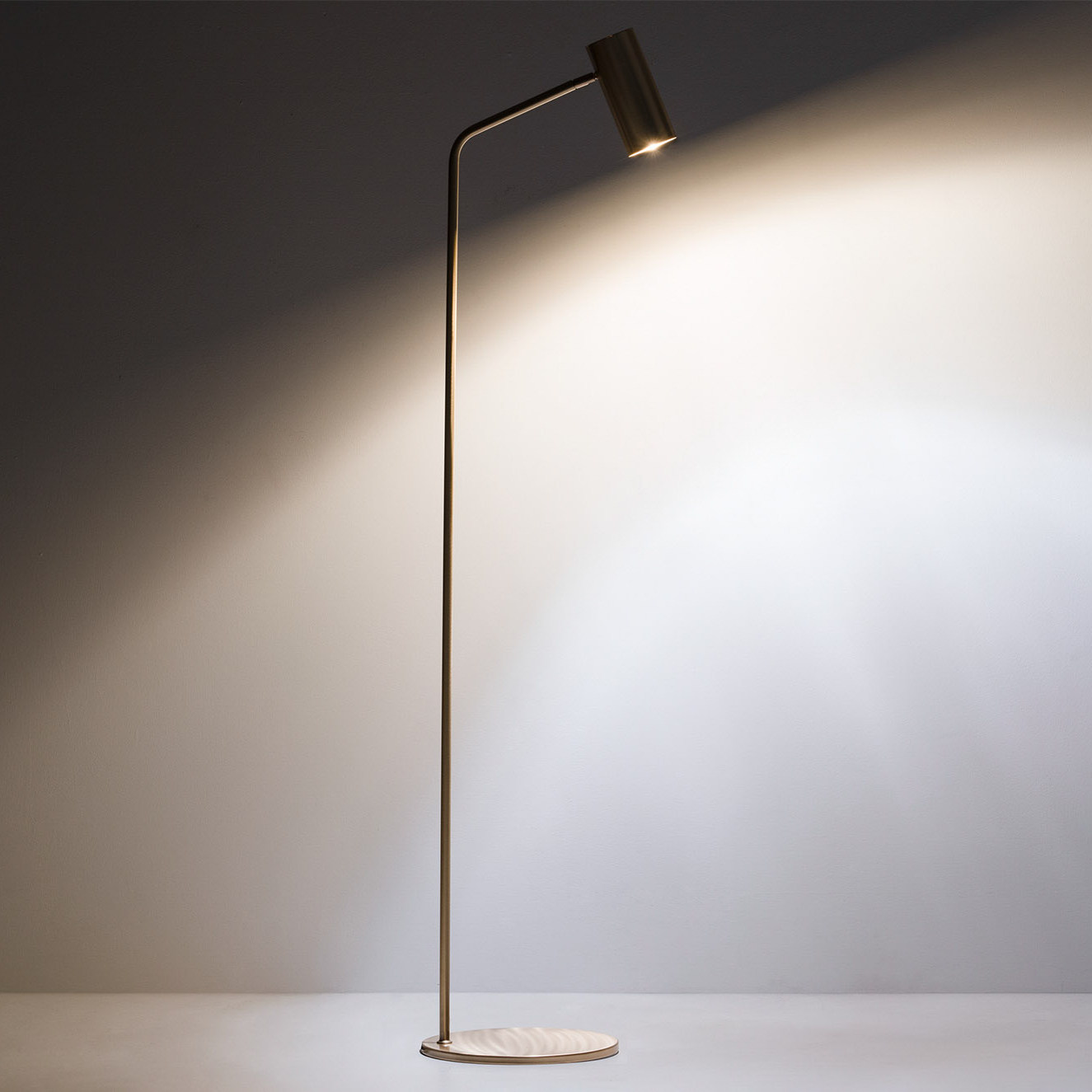 Tosconova Торшер Zeno Floor Lamp от Tosconova — в интерьере