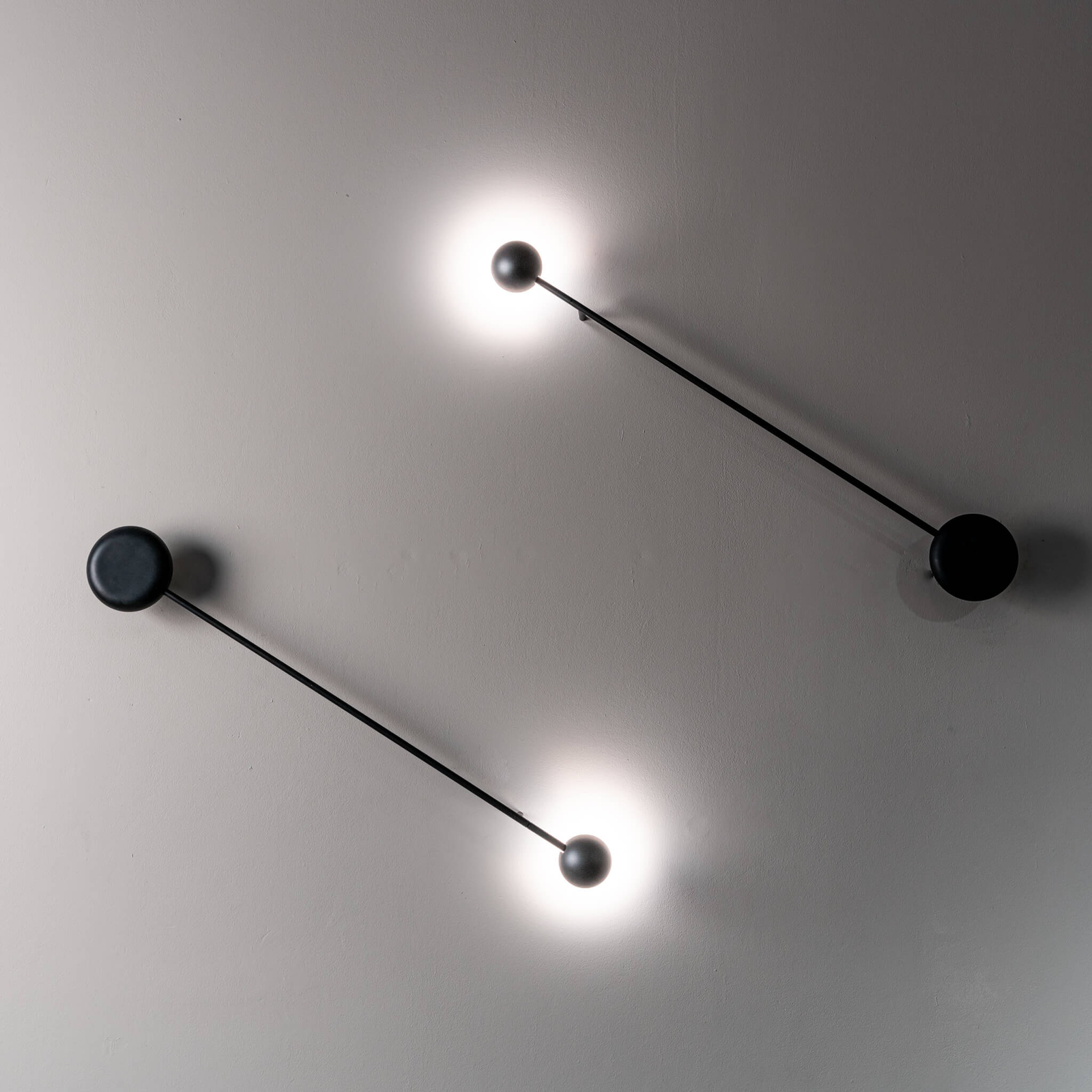 Vibia Бра Pin 1692 Black от Vibia — в интерьере