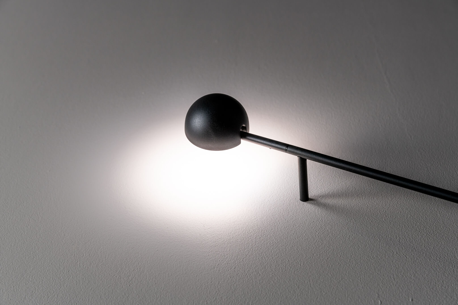 Vibia Бра Pin 1692 Black от Vibia — в интерьере