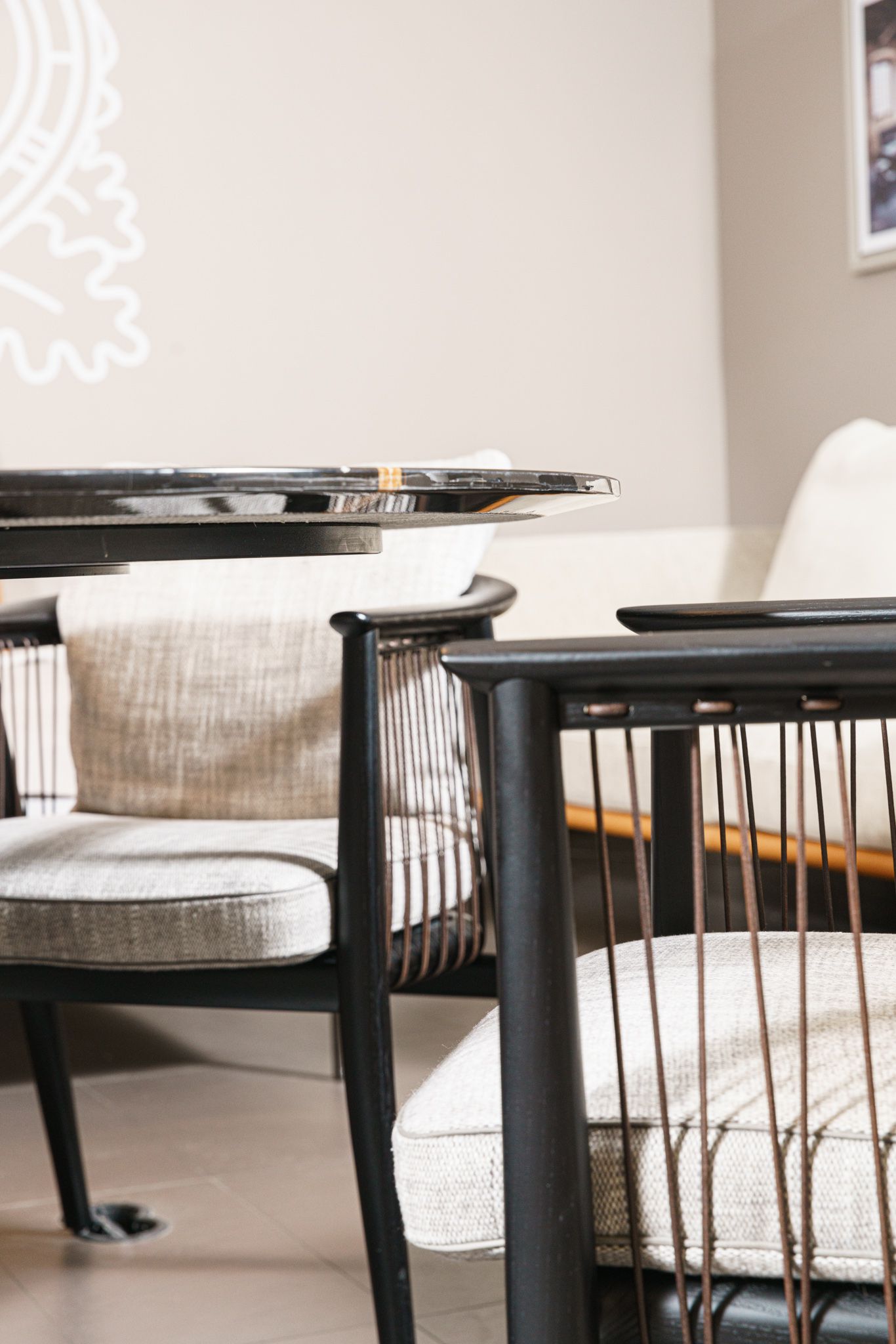 Poliform Стол Flute Sahara Noir от Poliform — в интерьере