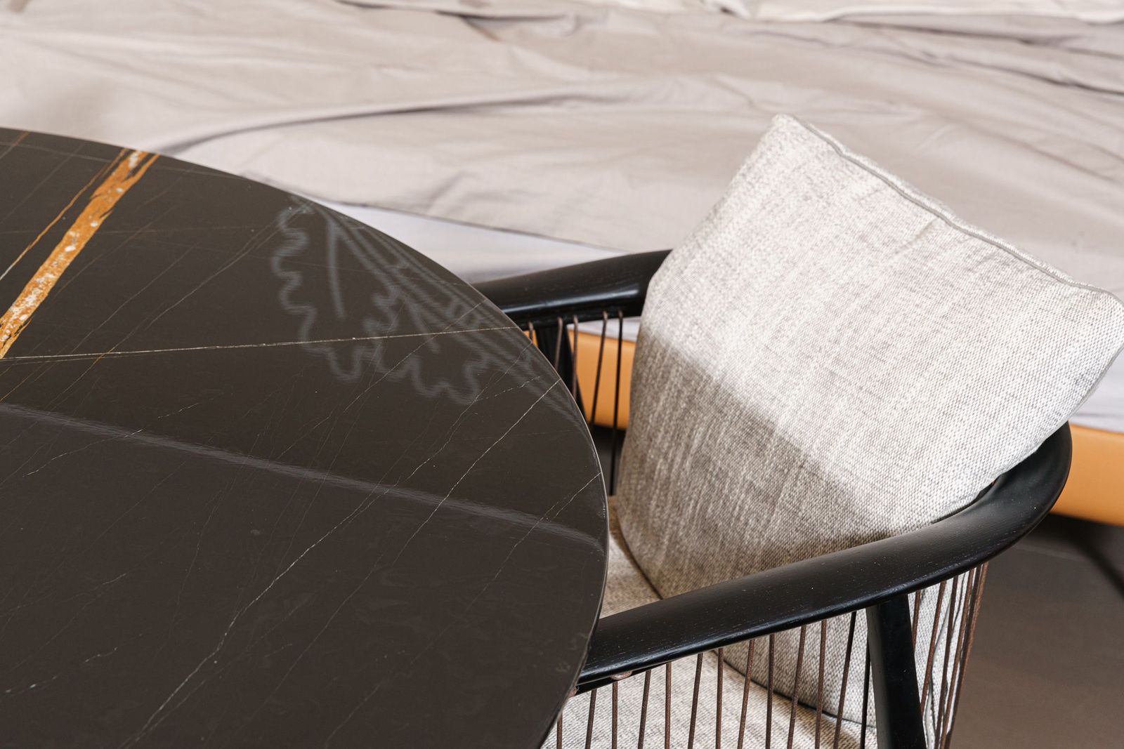 Poliform Стол Flute Sahara Noir от Poliform — в интерьере