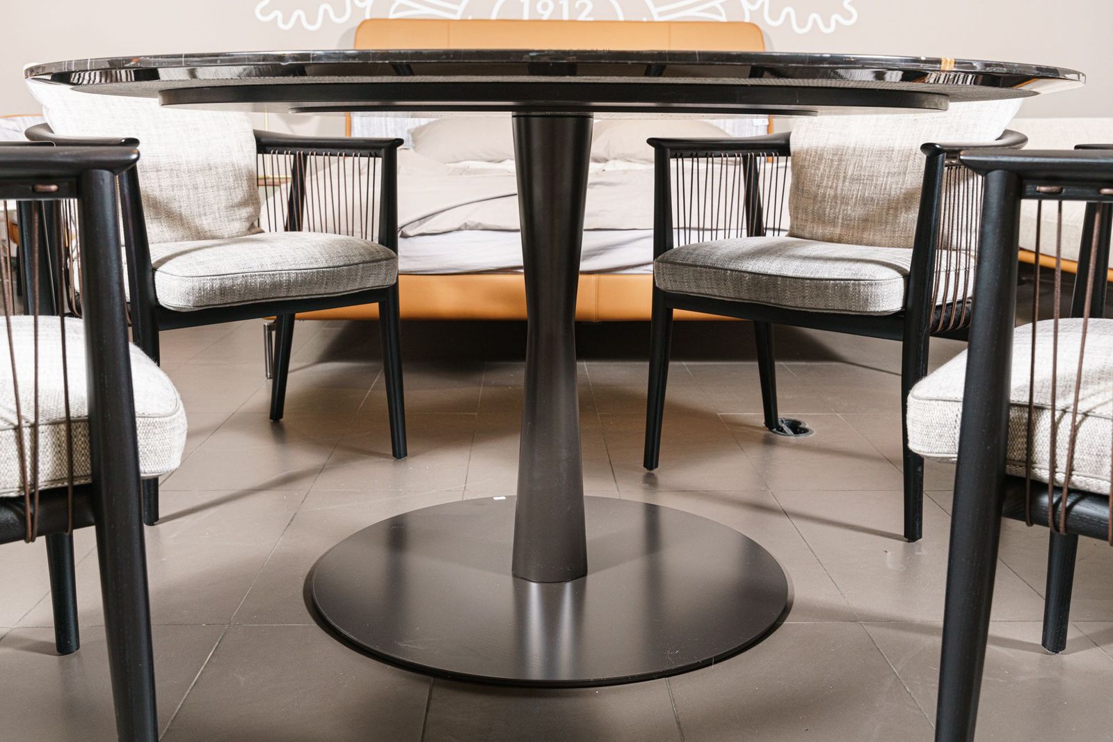 Poliform Стол Flute Sahara Noir от Poliform — в интерьере