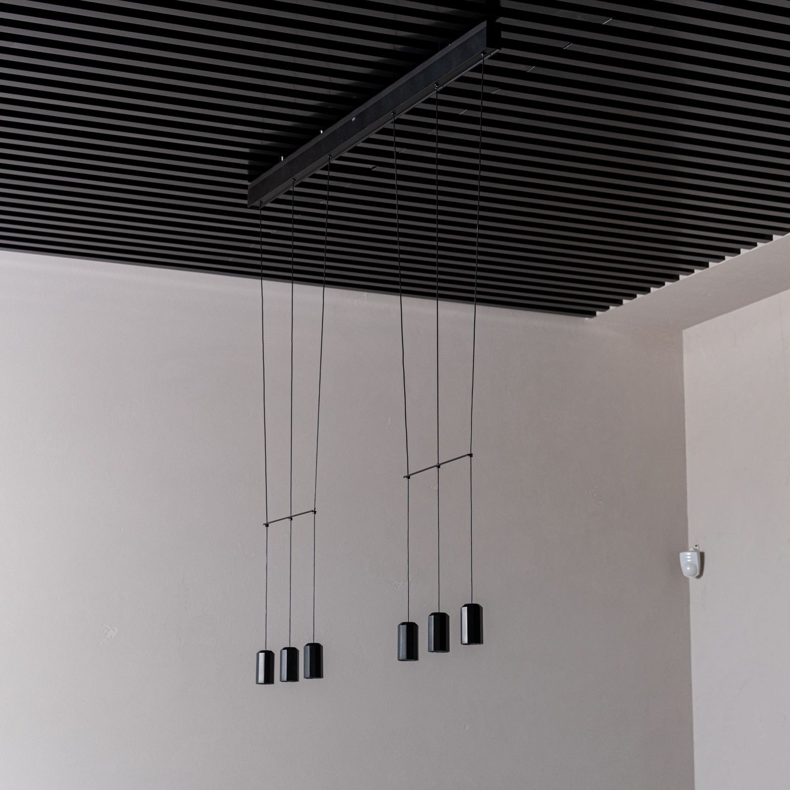 Vibia Подвесной светильник Wireflow Lineal 0338 от Vibia — в интерьере