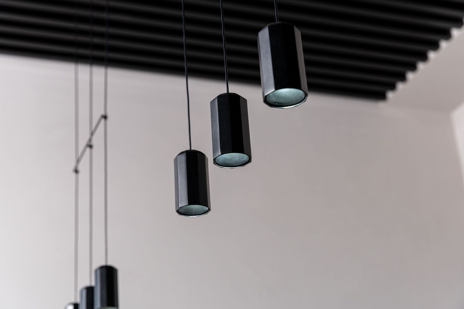 Vibia Подвесной светильник Wireflow Lineal 0338 от Vibia — в интерьере