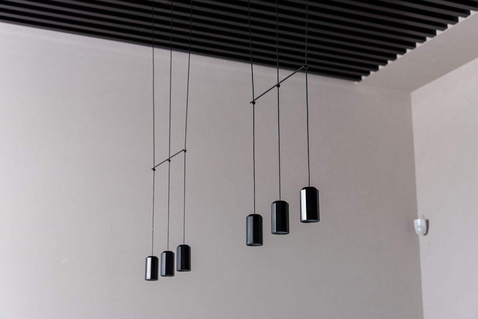 Vibia Подвесной светильник Wireflow Lineal 0338 от Vibia — в интерьере