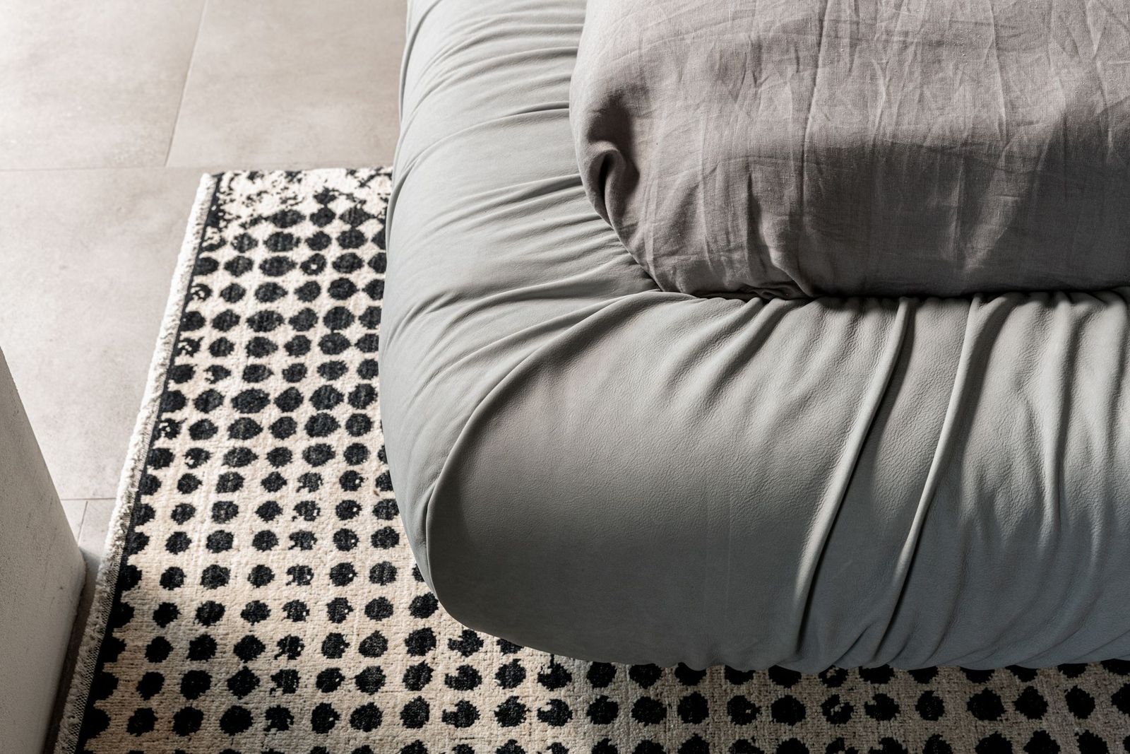 Baxter Кровать Milano Kashmir Ciment от Baxter — в интерьере