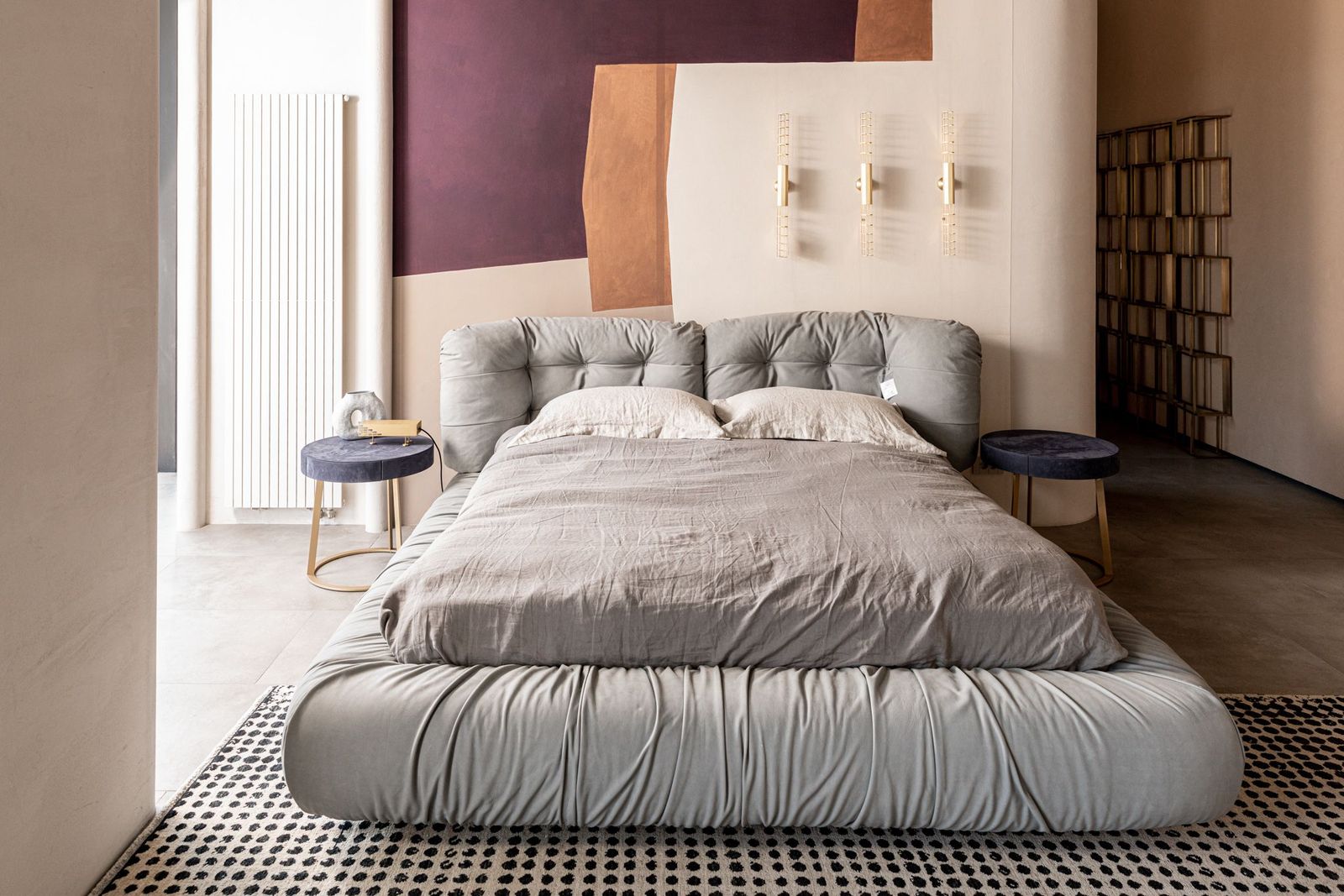 Baxter Кровать Milano Kashmir Ciment от Baxter — в интерьере