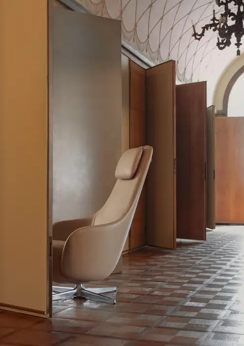 B&B Italia Кресло Harbor Laidback с пуфом от B&B Italia — в интерьере