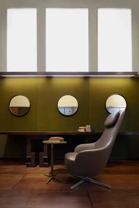 B&B Italia Кресло Harbor Laidback с пуфом от B&B Italia — в интерьере