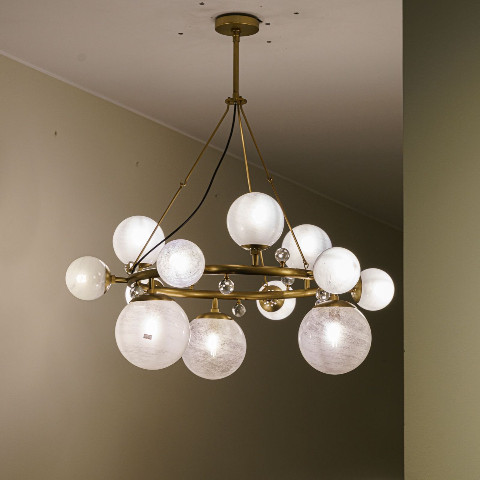 Arteriors Люстра Troon Round от Arteriors — в интерьере