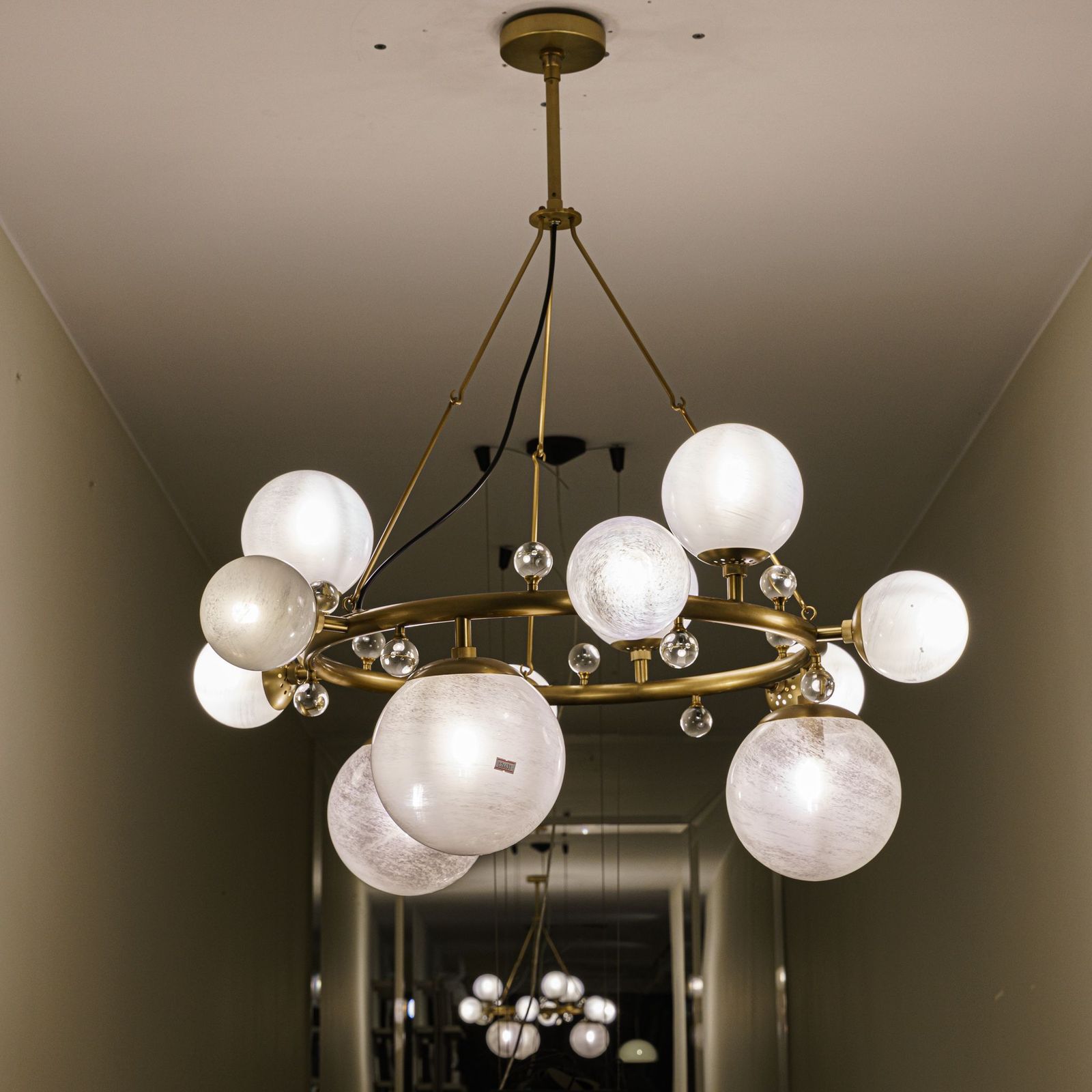 Arteriors Люстра Troon Round от Arteriors — в интерьере