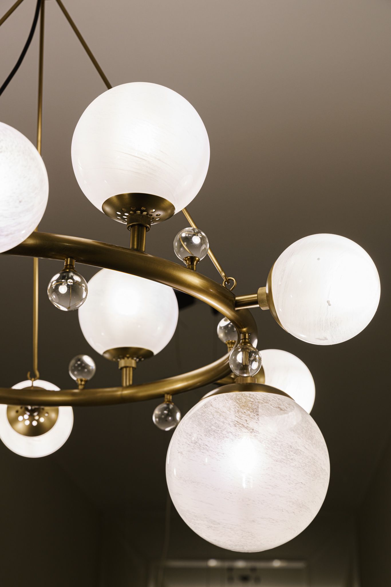 Arteriors Люстра Troon Round от Arteriors — в интерьере