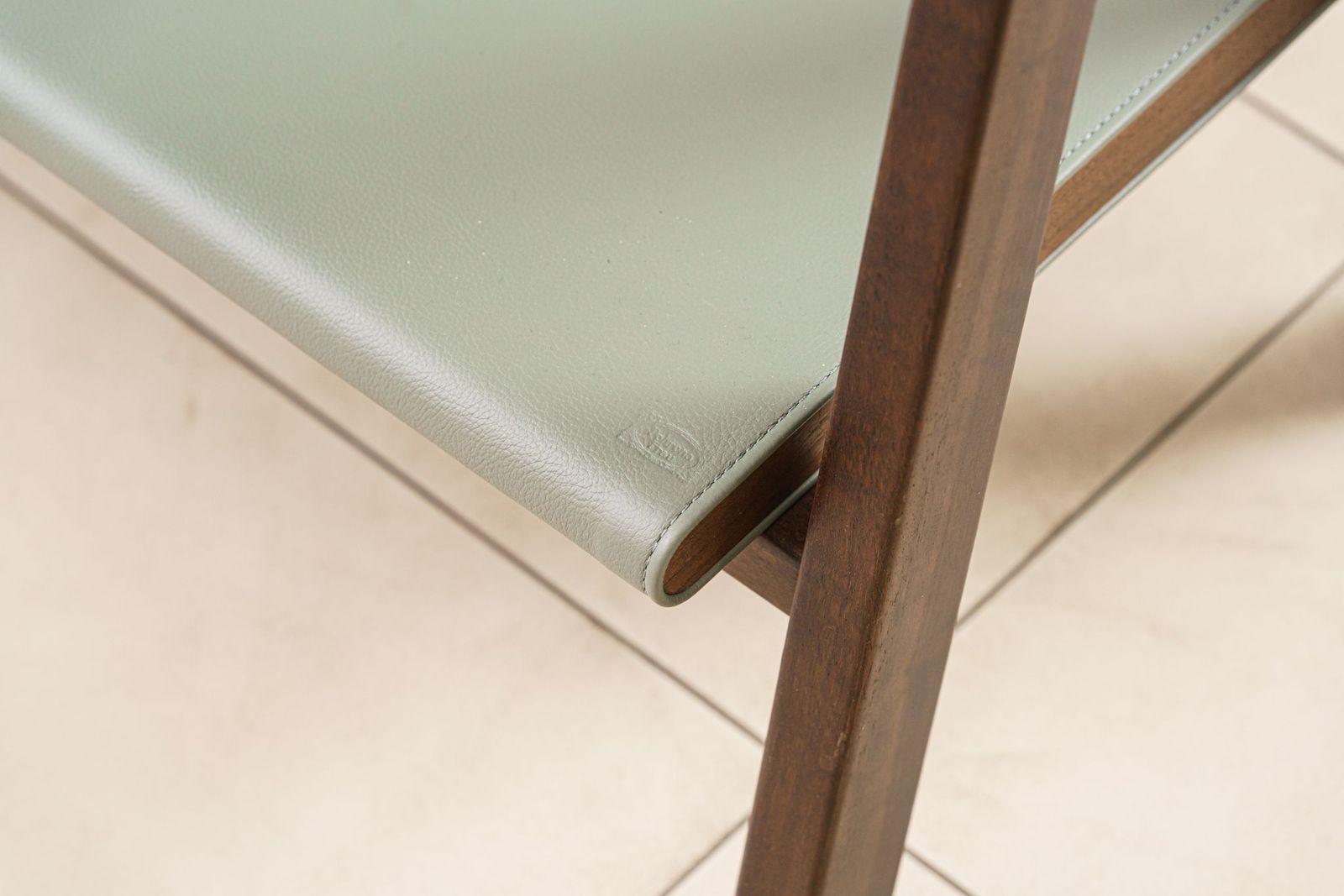 Poltrona Frau Стеллаж Ren Freestanding от Poltrona Frau — в интерьере