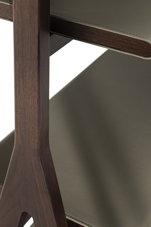 Poltrona Frau Стеллаж Ren Freestanding от Poltrona Frau — в интерьере