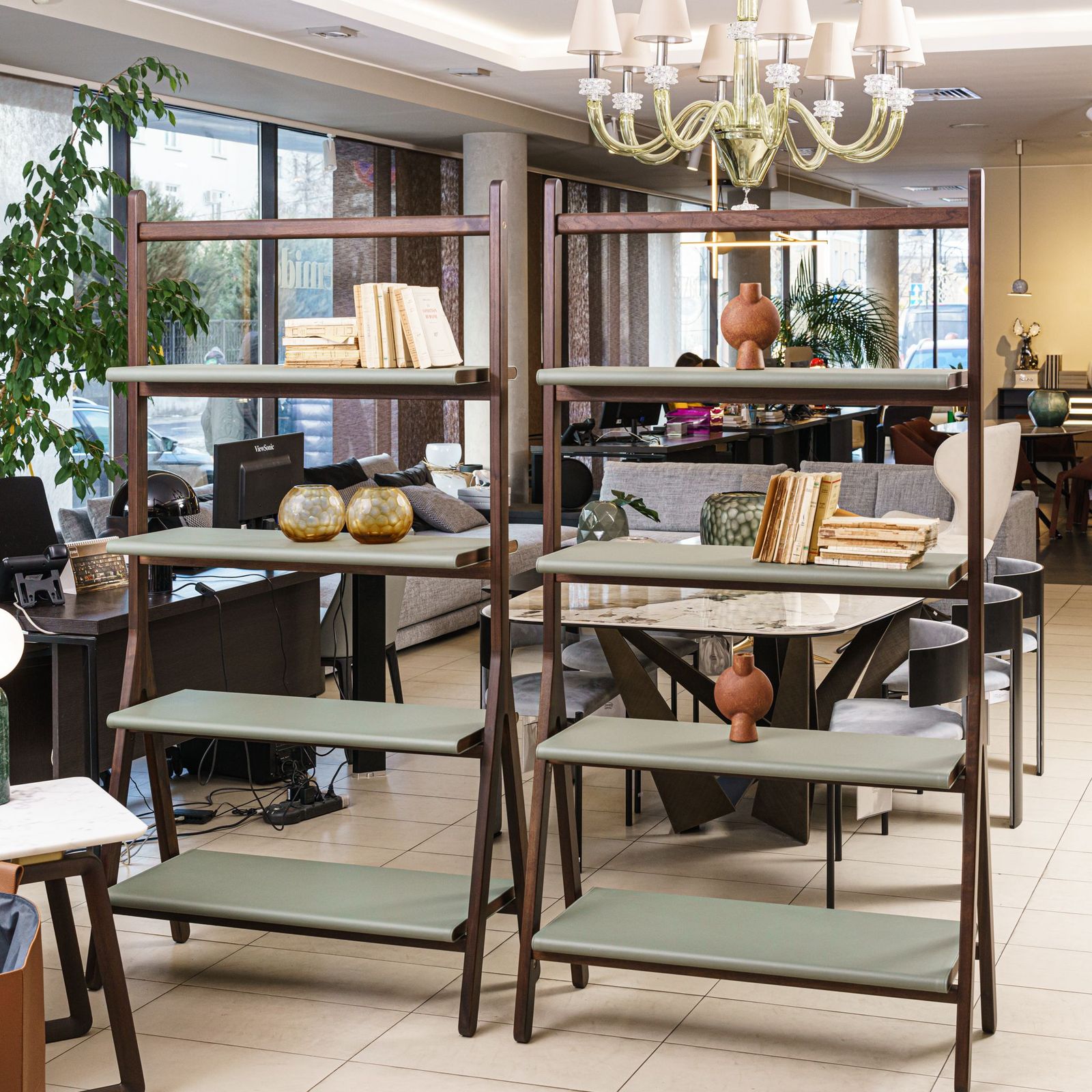 Poltrona Frau Стеллаж Ren Freestanding от Poltrona Frau — в интерьере