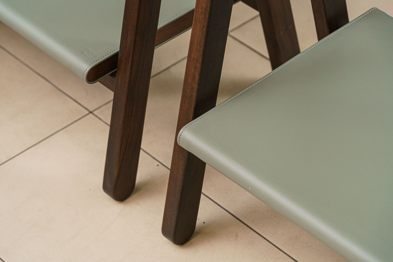 Poltrona Frau Стеллаж Ren Freestanding от Poltrona Frau — в интерьере