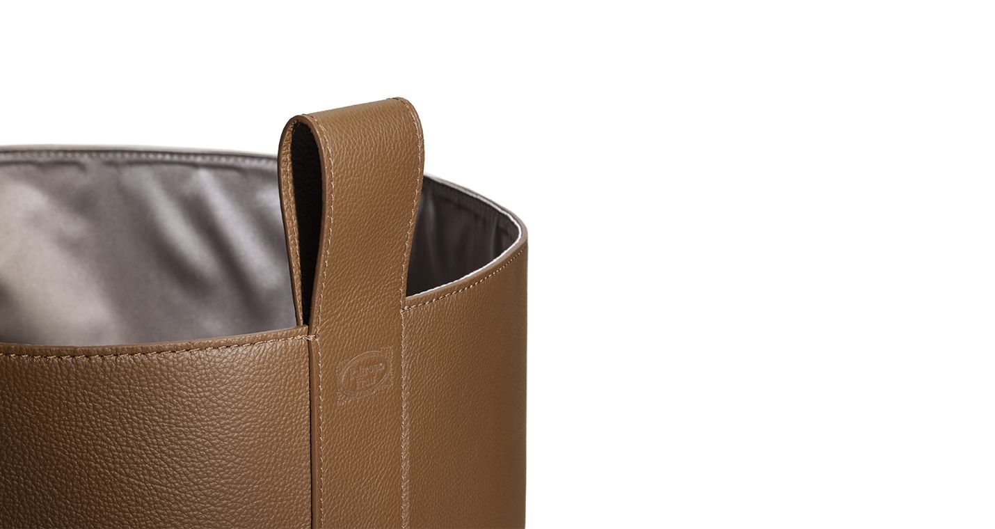 Poltrona Frau Кожаная корзина Leather Basket M от Poltrona Frau — в интерьере
