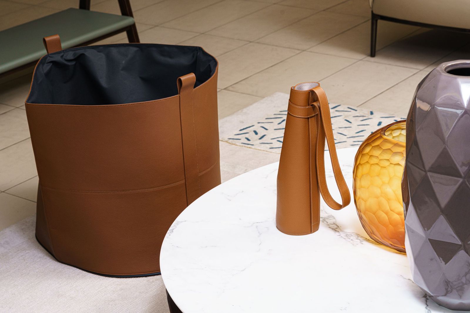 Poltrona Frau Кожаная корзина Leather Basket L от Poltrona Frau — в интерьере