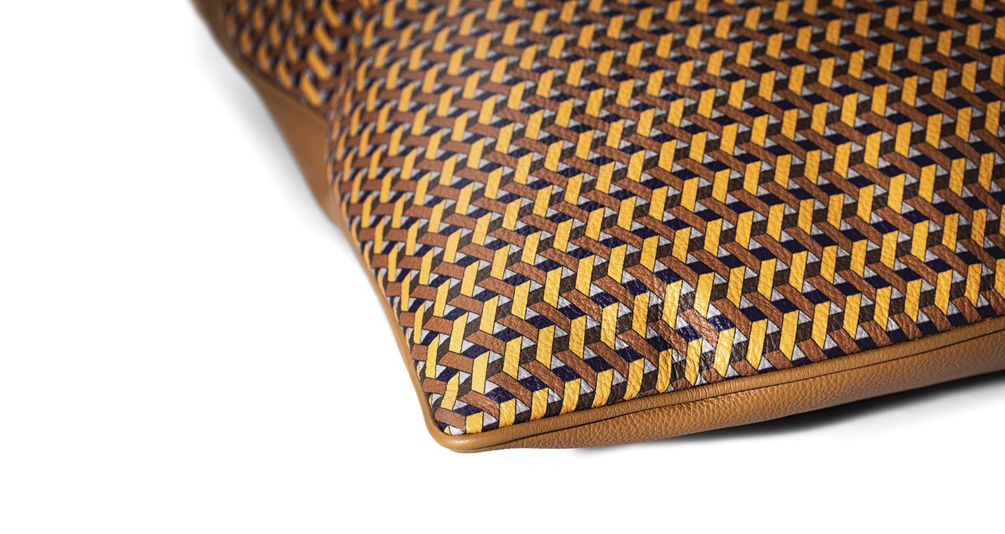 Poltrona Frau Декоративная подушка Motif Weavers Cinnamon от Poltrona Frau — в интерьере
