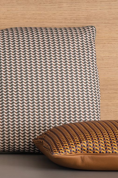 Poltrona Frau Декоративная подушка Motif Weavers Cinnamon от Poltrona Frau — в интерьере