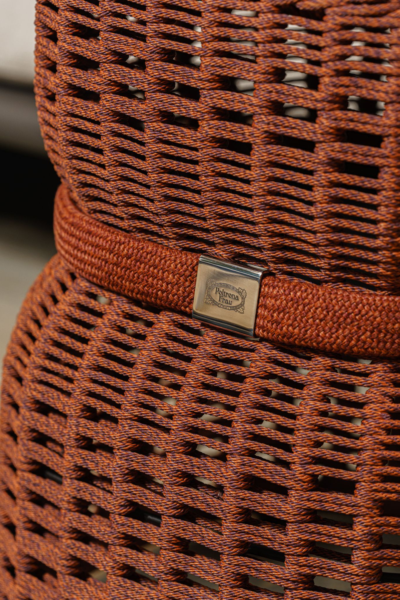 Poltrona Frau Пуф Lepli Outdoor Rust от Poltrona Frau — в интерьере