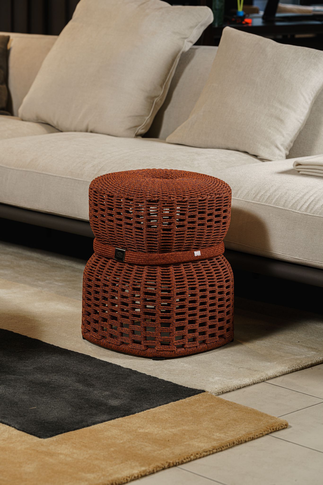Poltrona Frau Пуф Lepli Outdoor Rust от Poltrona Frau — в интерьере