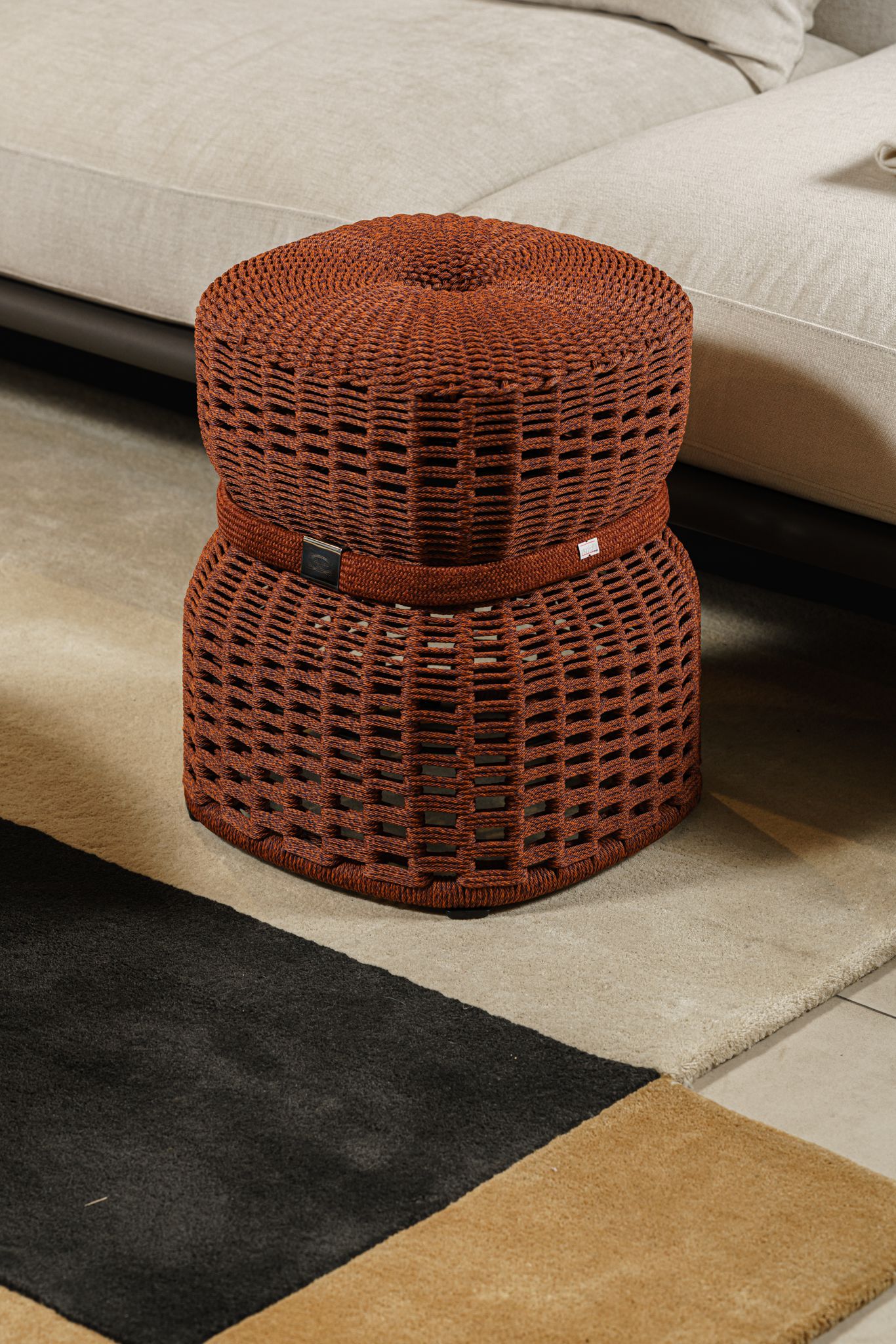 Poltrona Frau Пуф Lepli Outdoor Rust от Poltrona Frau — в интерьере