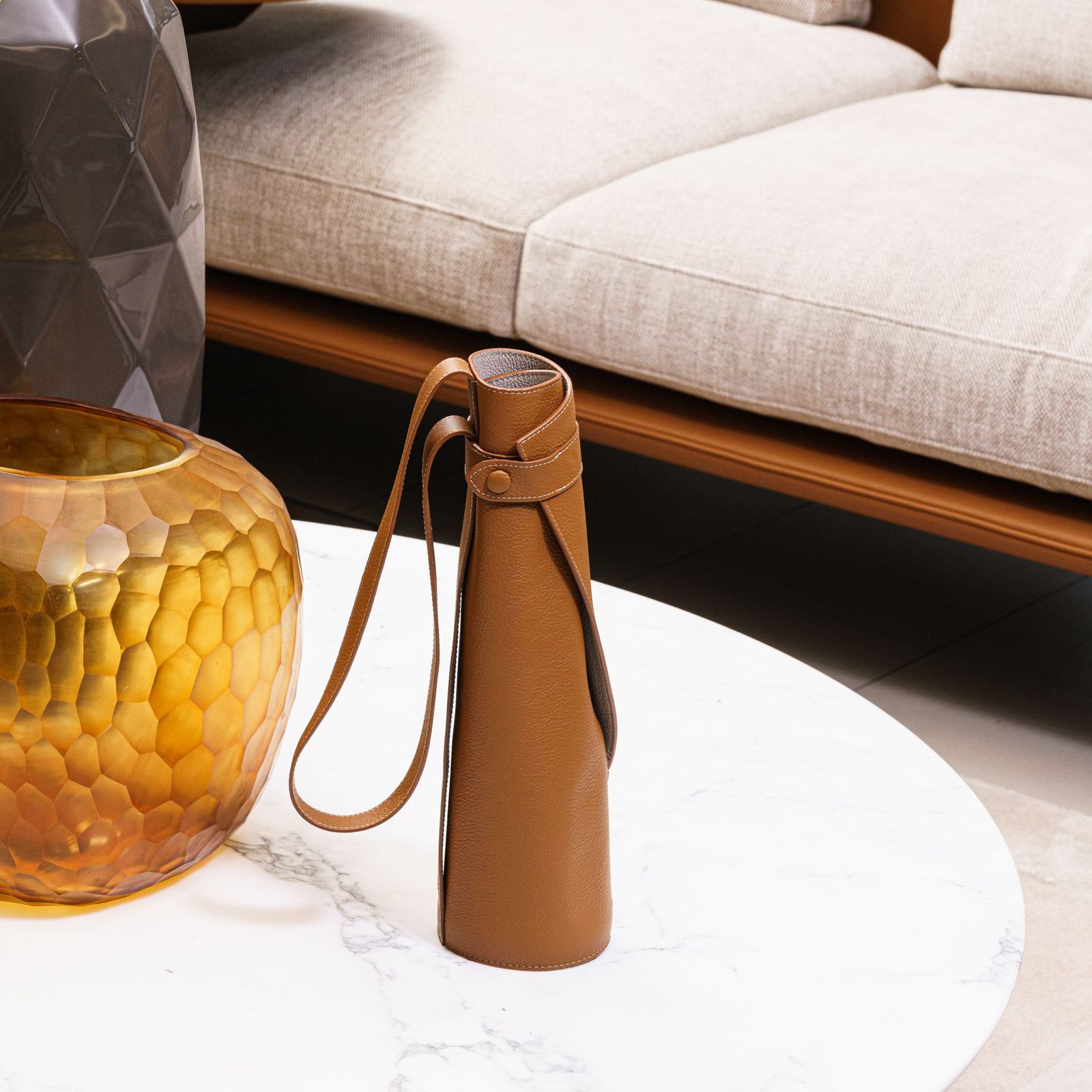 Poltrona Frau Футляр для вина Wine Bag от Poltrona Frau — в интерьере