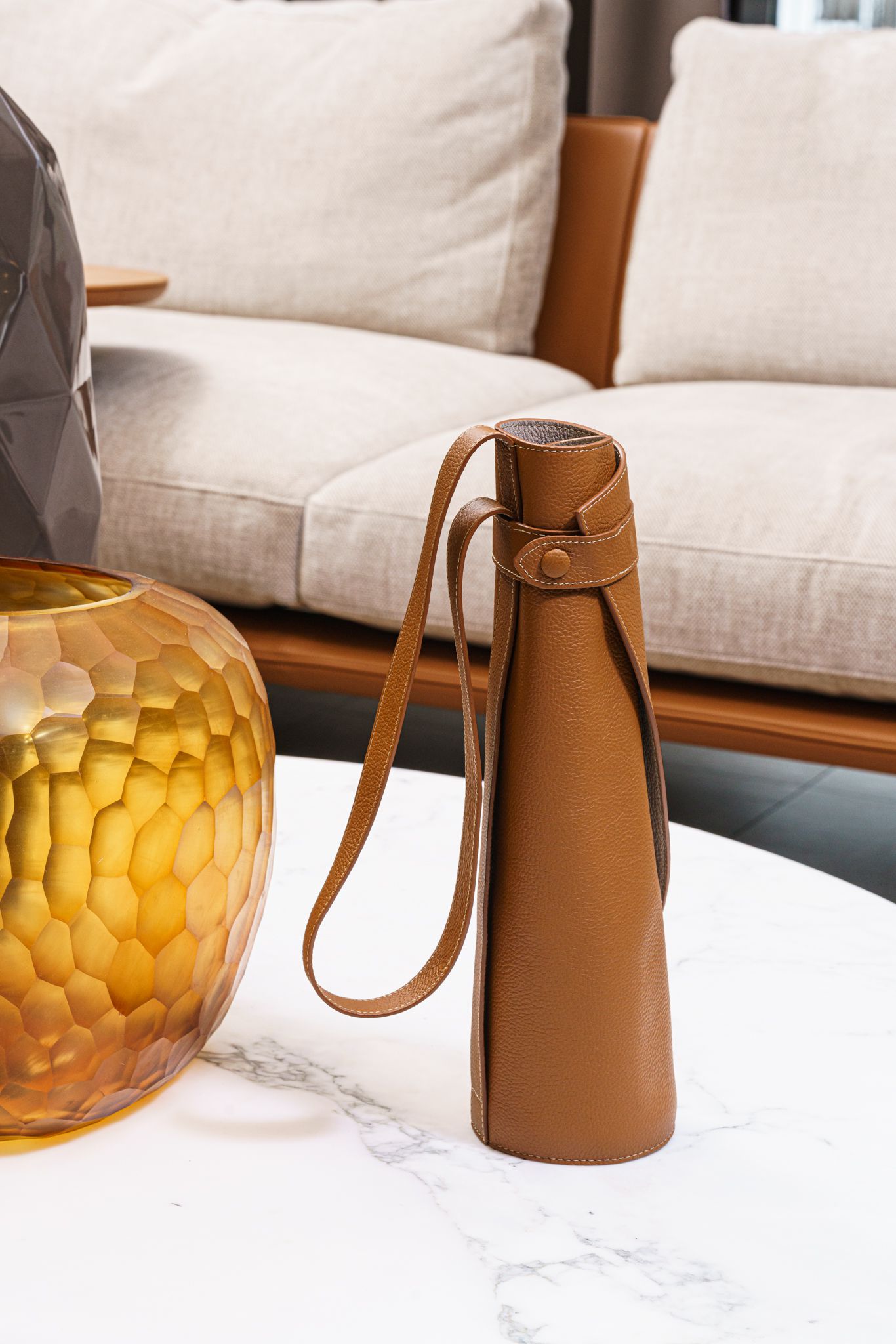 Poltrona Frau Футляр для вина Wine Bag от Poltrona Frau — в интерьере