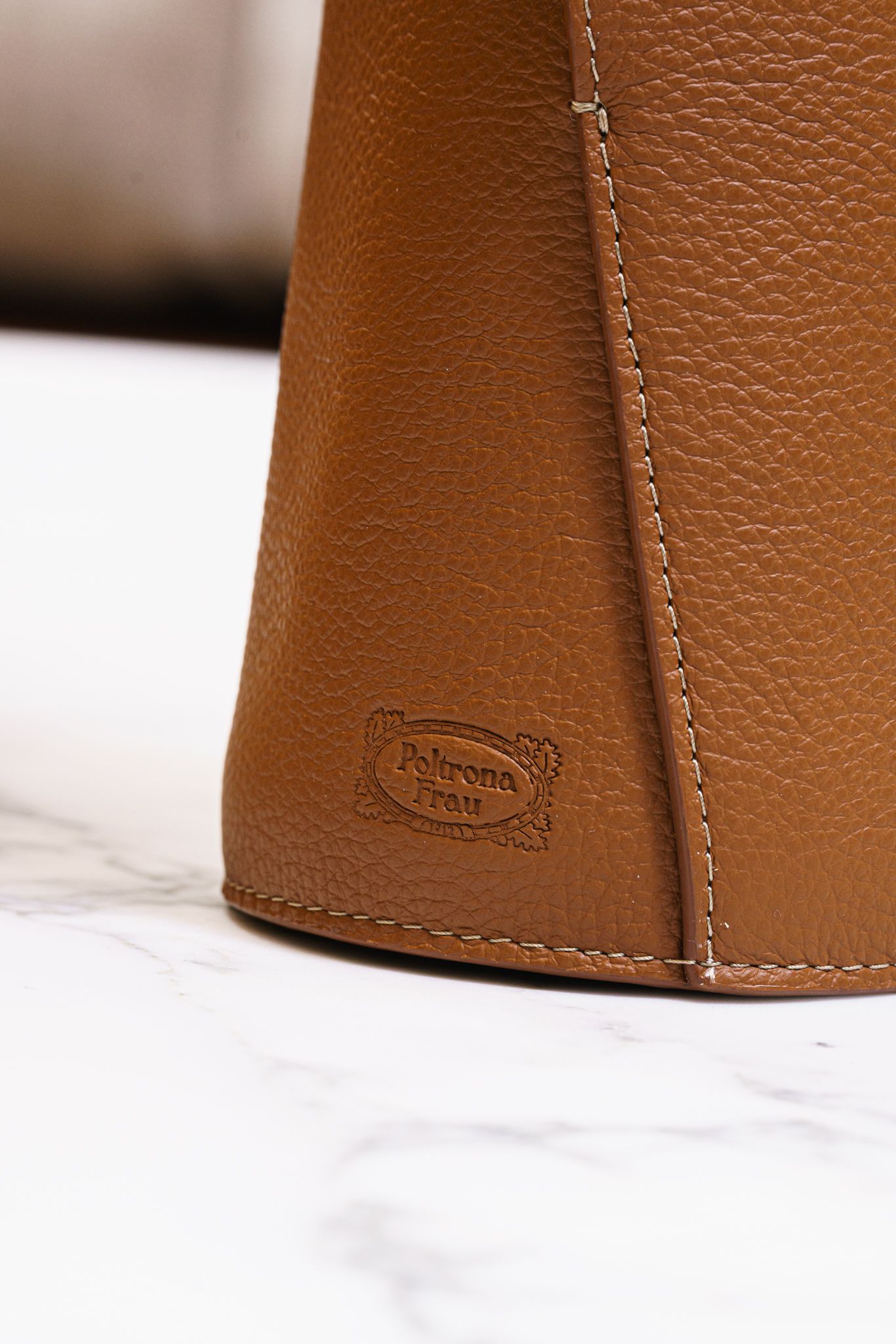 Poltrona Frau Футляр для вина Wine Bag от Poltrona Frau — в интерьере