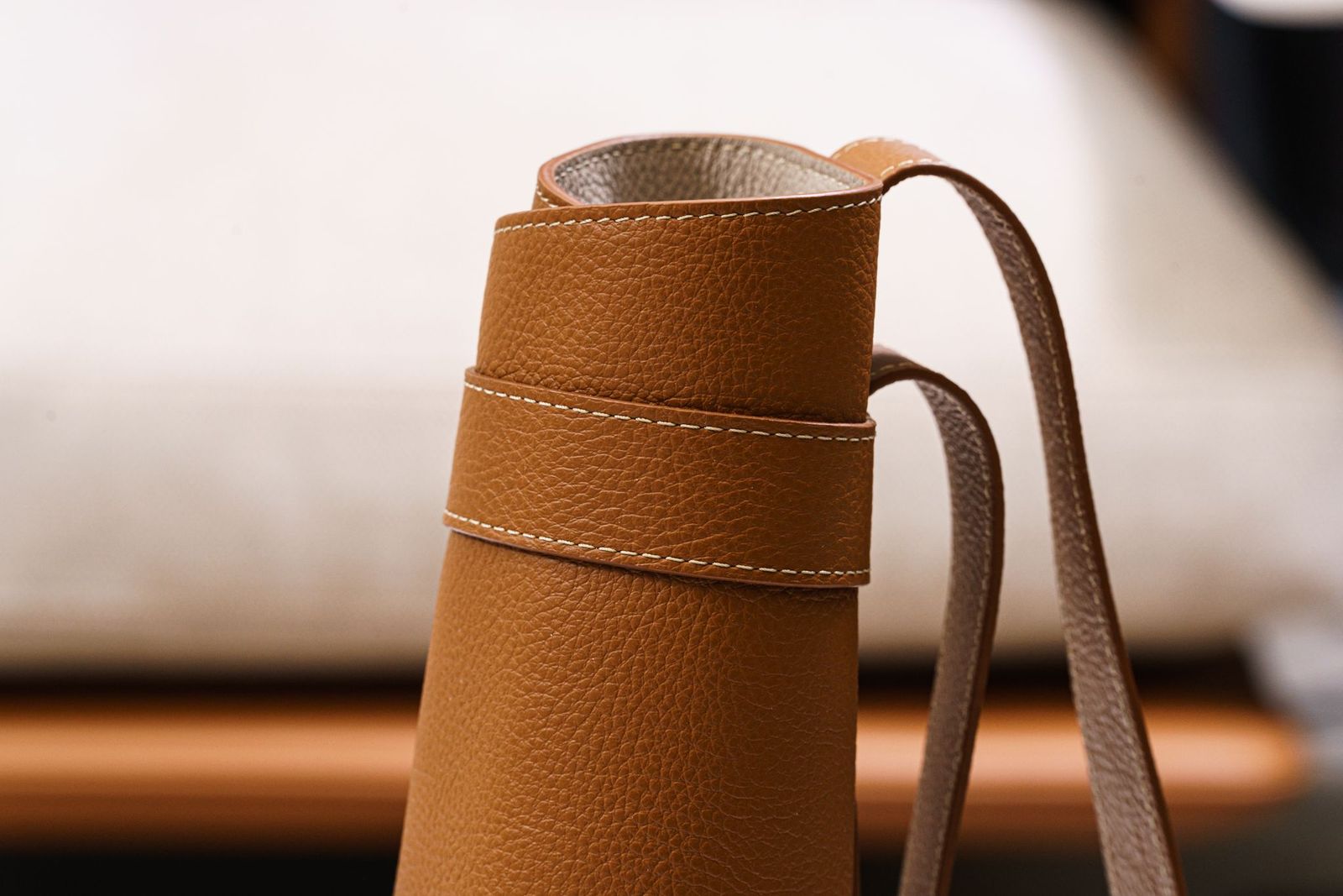Poltrona Frau Футляр для вина Wine Bag от Poltrona Frau — в интерьере