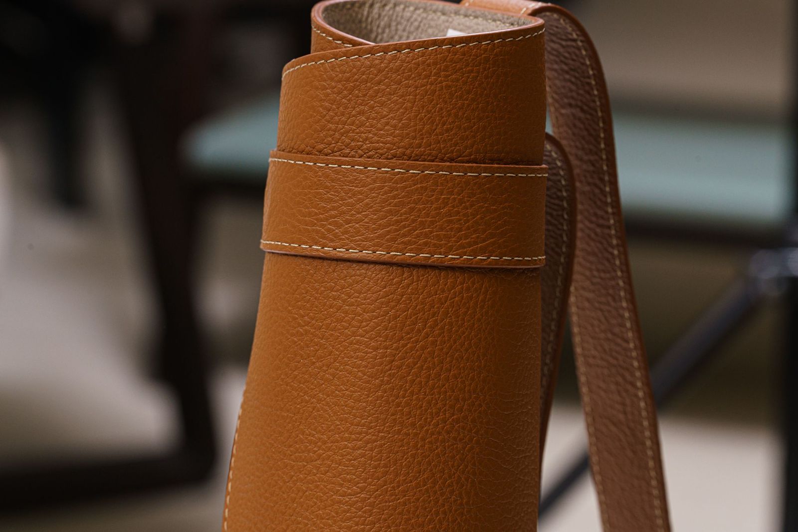 Poltrona Frau Футляр для вина Wine Bag от Poltrona Frau — в интерьере
