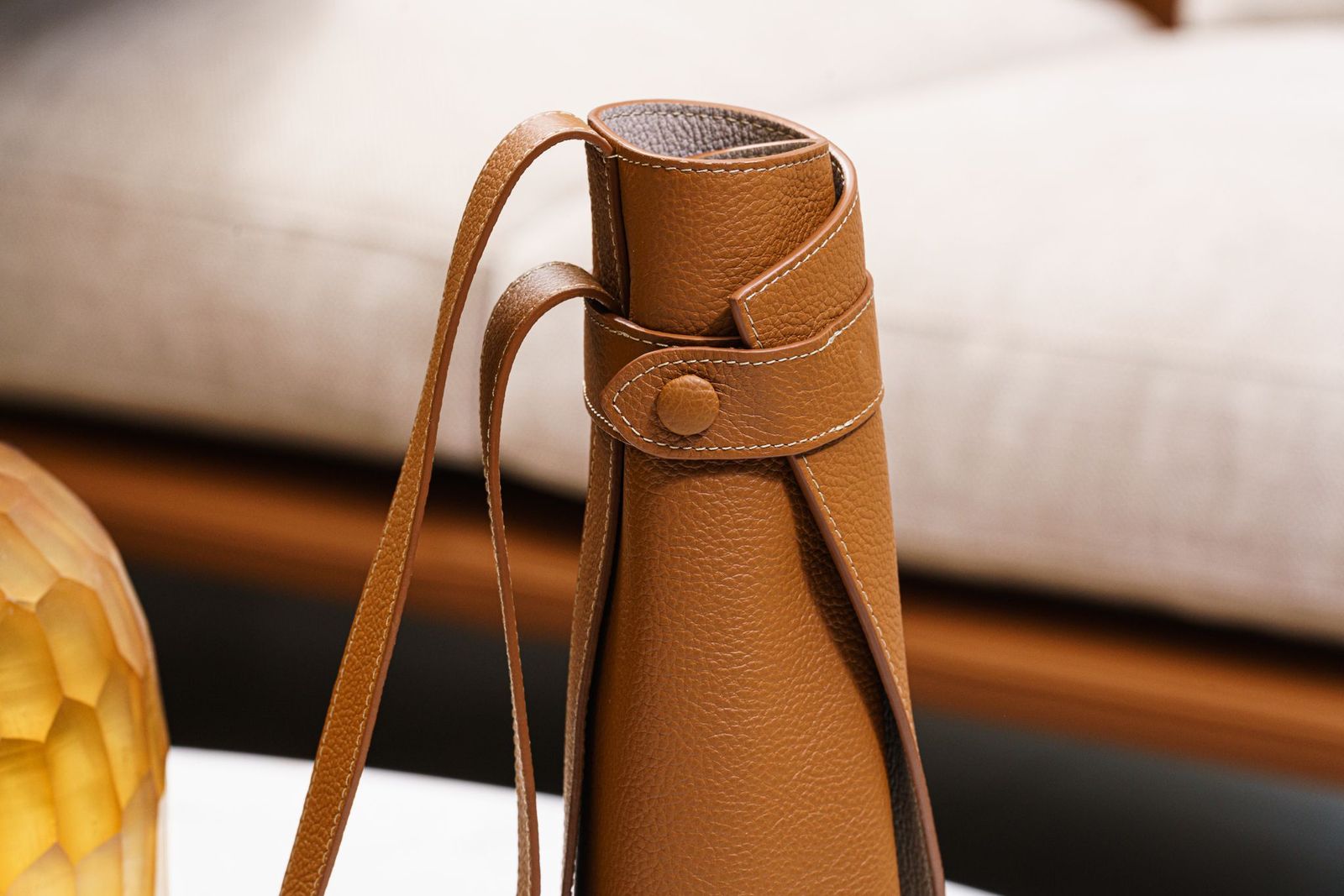 Poltrona Frau Футляр для вина Wine Bag от Poltrona Frau — в интерьере