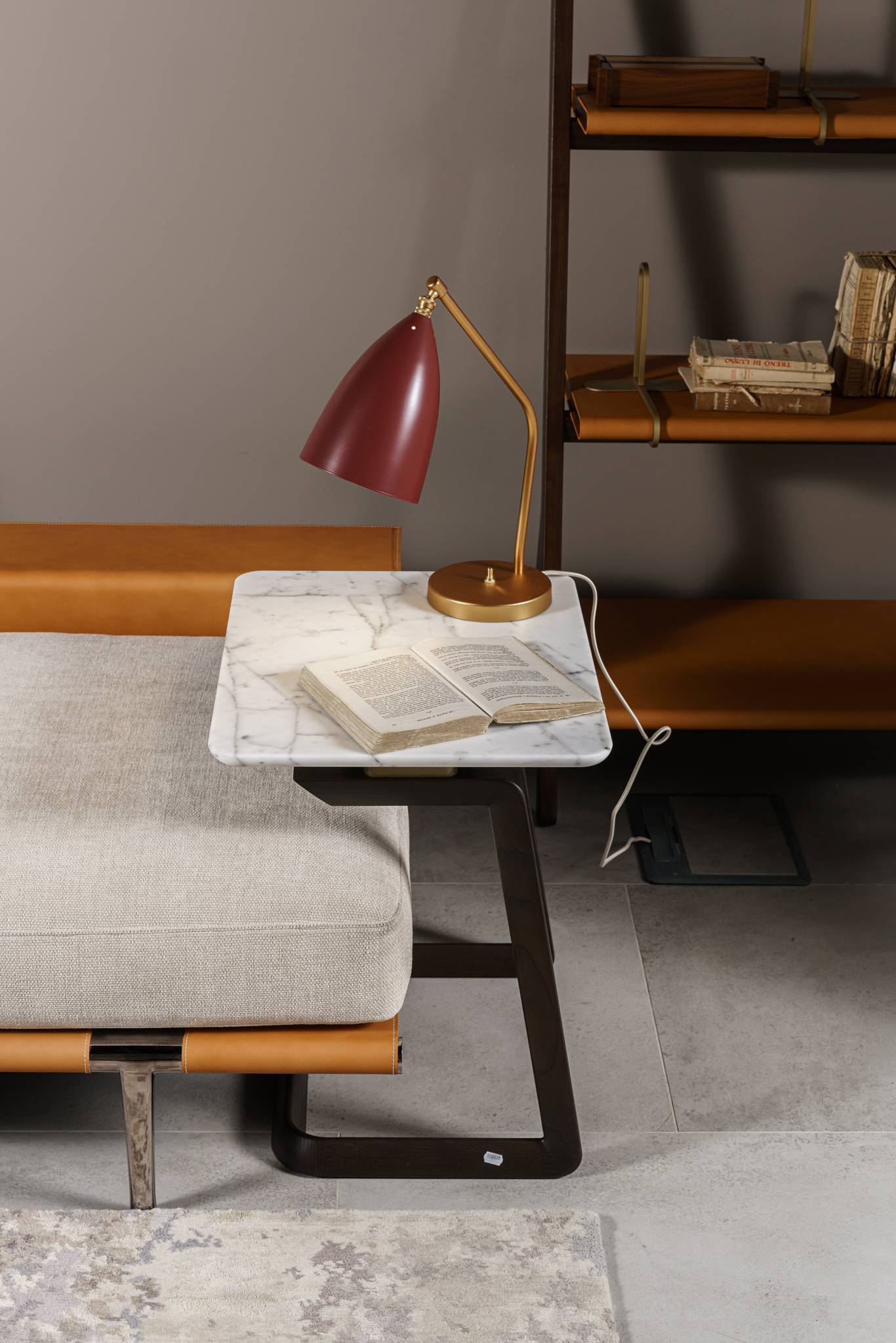 Poltrona Frau Приставной столик Fidelio Arabescato Venato от Poltrona Frau — в интерьере