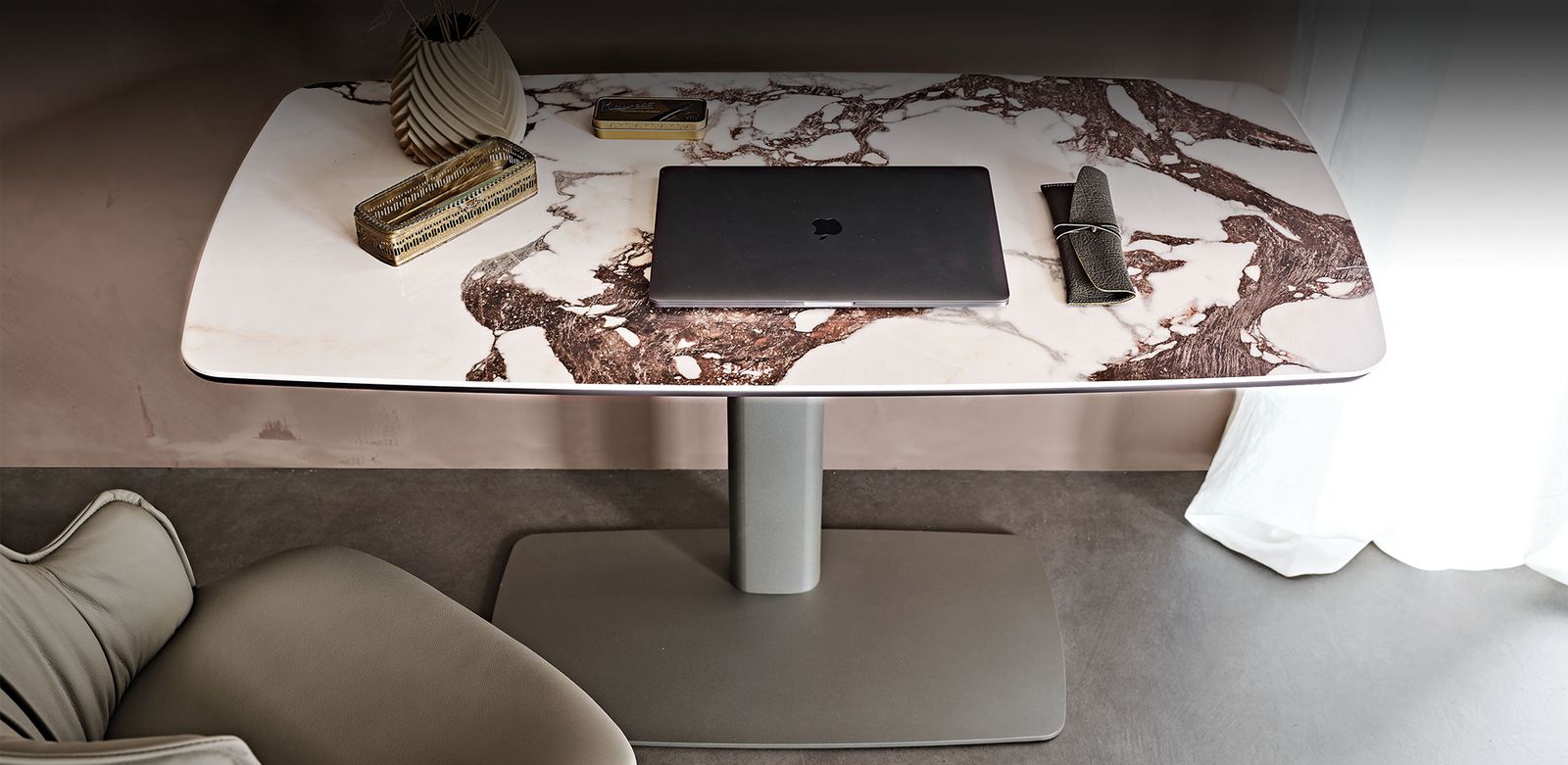 Cattelan Italia Письменный стол Runner керамика от Cattelan Italia — в интерьере