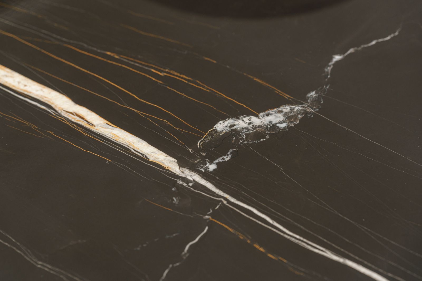 Poliform Стол Curve Sahara Noir от Poliform — в интерьере