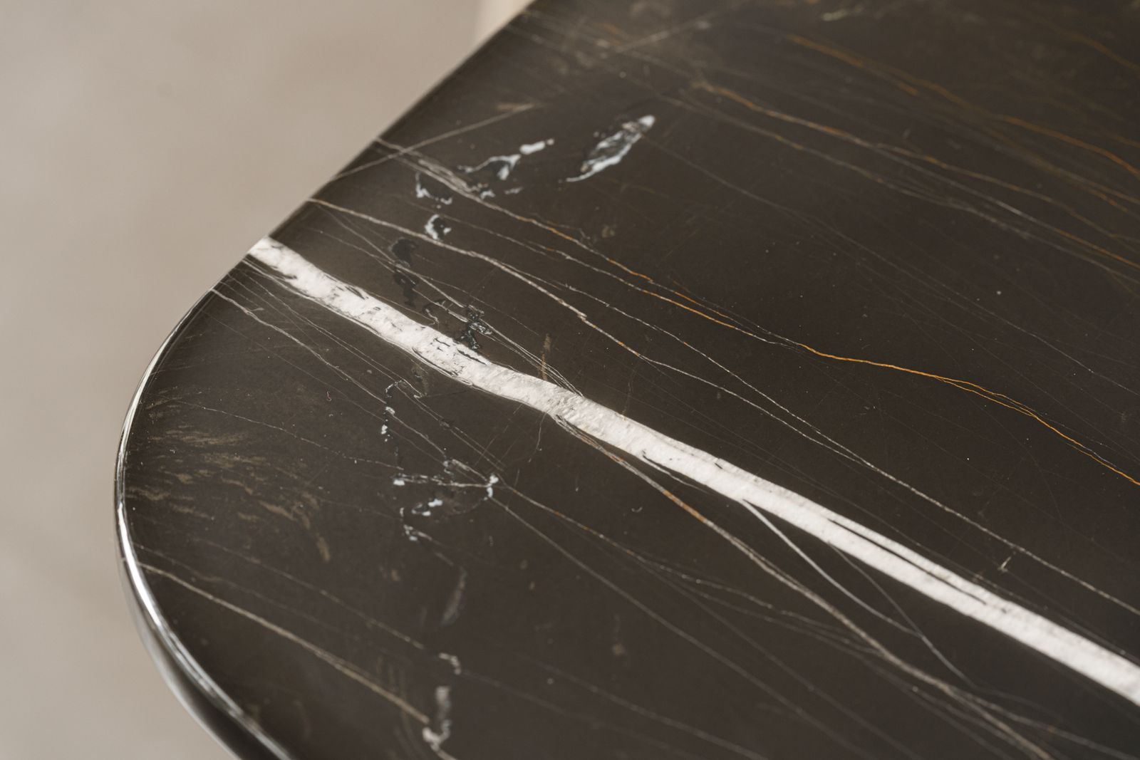 Poliform Стол Curve Sahara Noir от Poliform — в интерьере