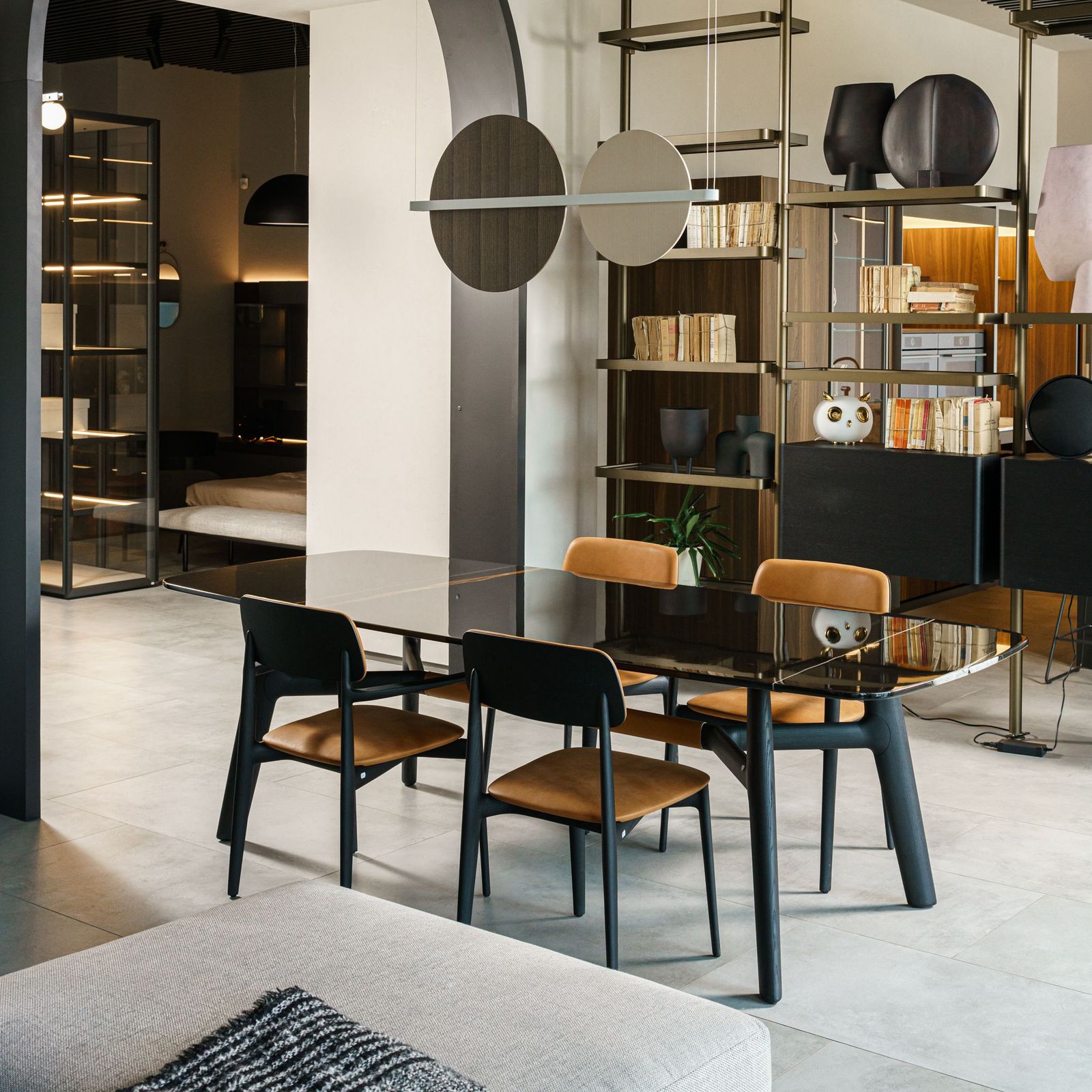 Poliform Стол Curve Sahara Noir от Poliform — в интерьере