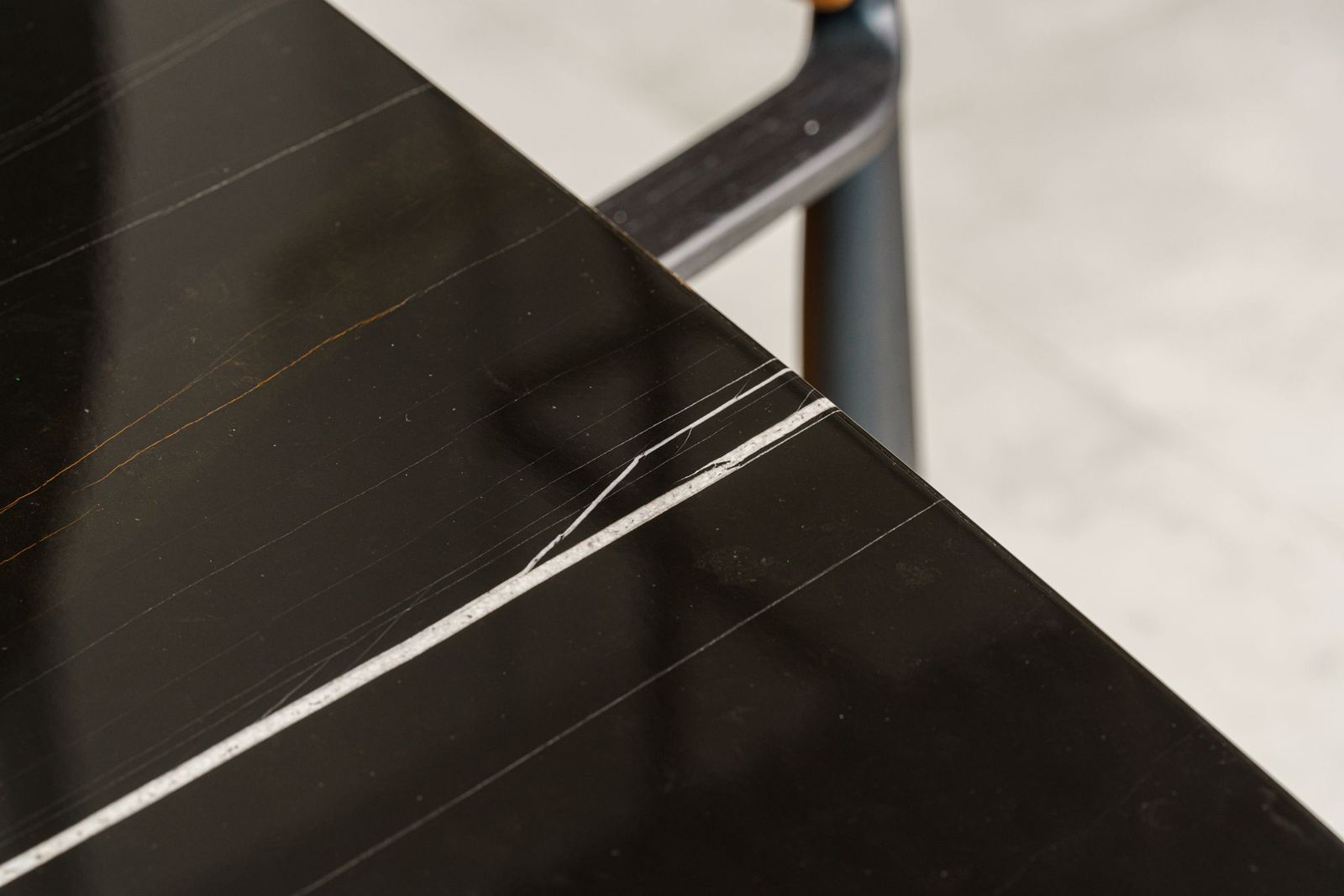 Poliform Стол Curve Sahara Noir от Poliform — в интерьере
