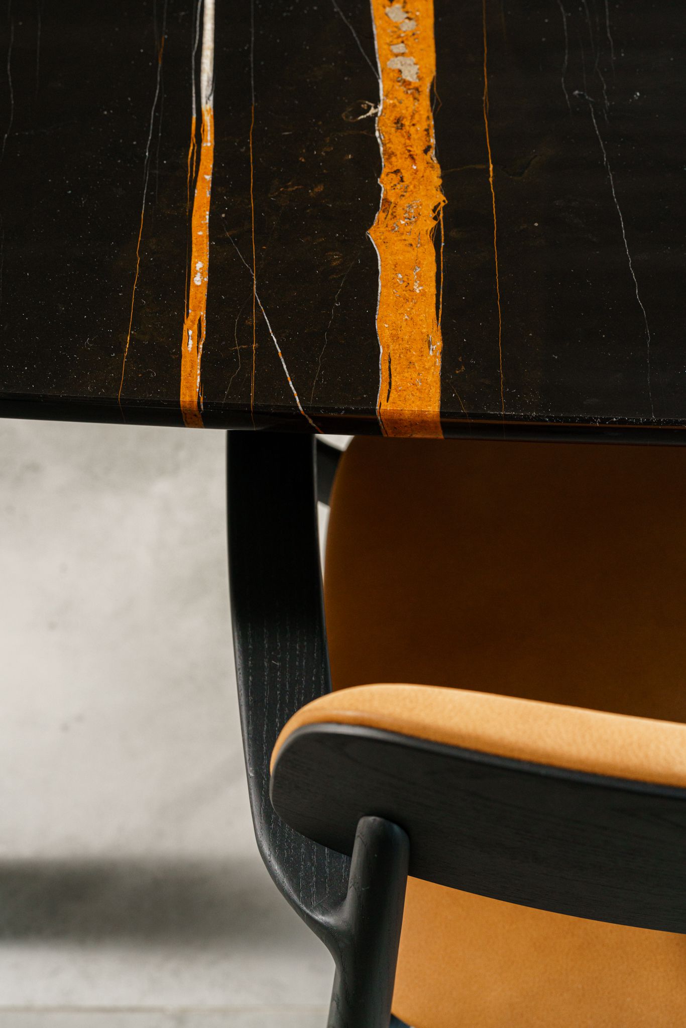 Poliform Стол Curve Sahara Noir от Poliform — в интерьере