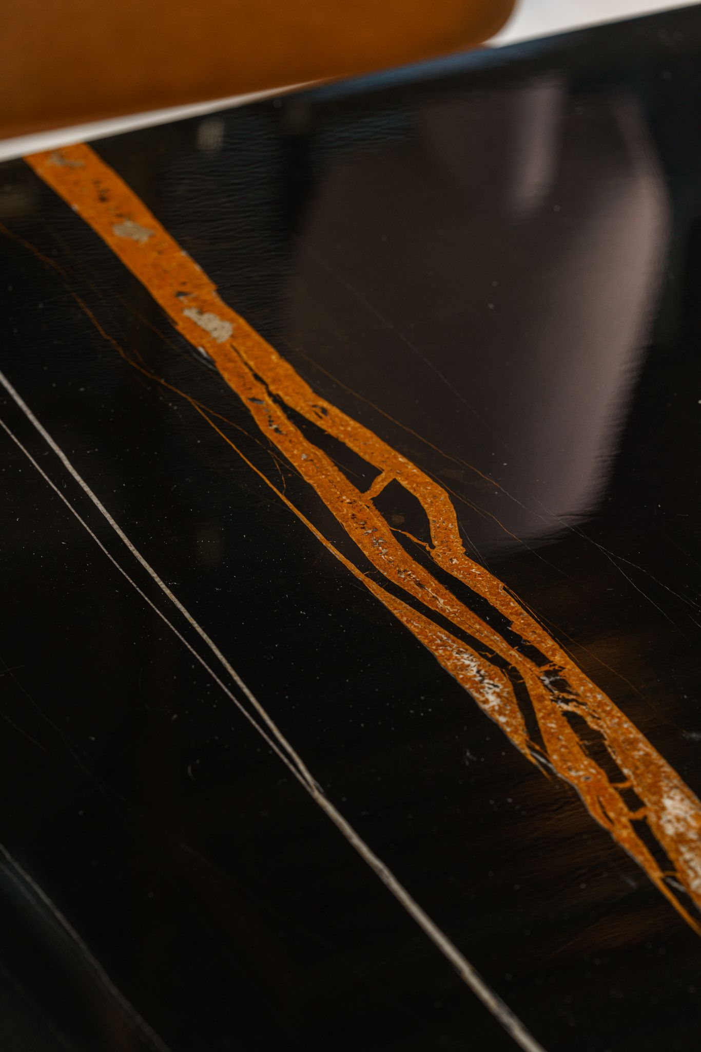 Poliform Стол Curve Sahara Noir от Poliform — в интерьере