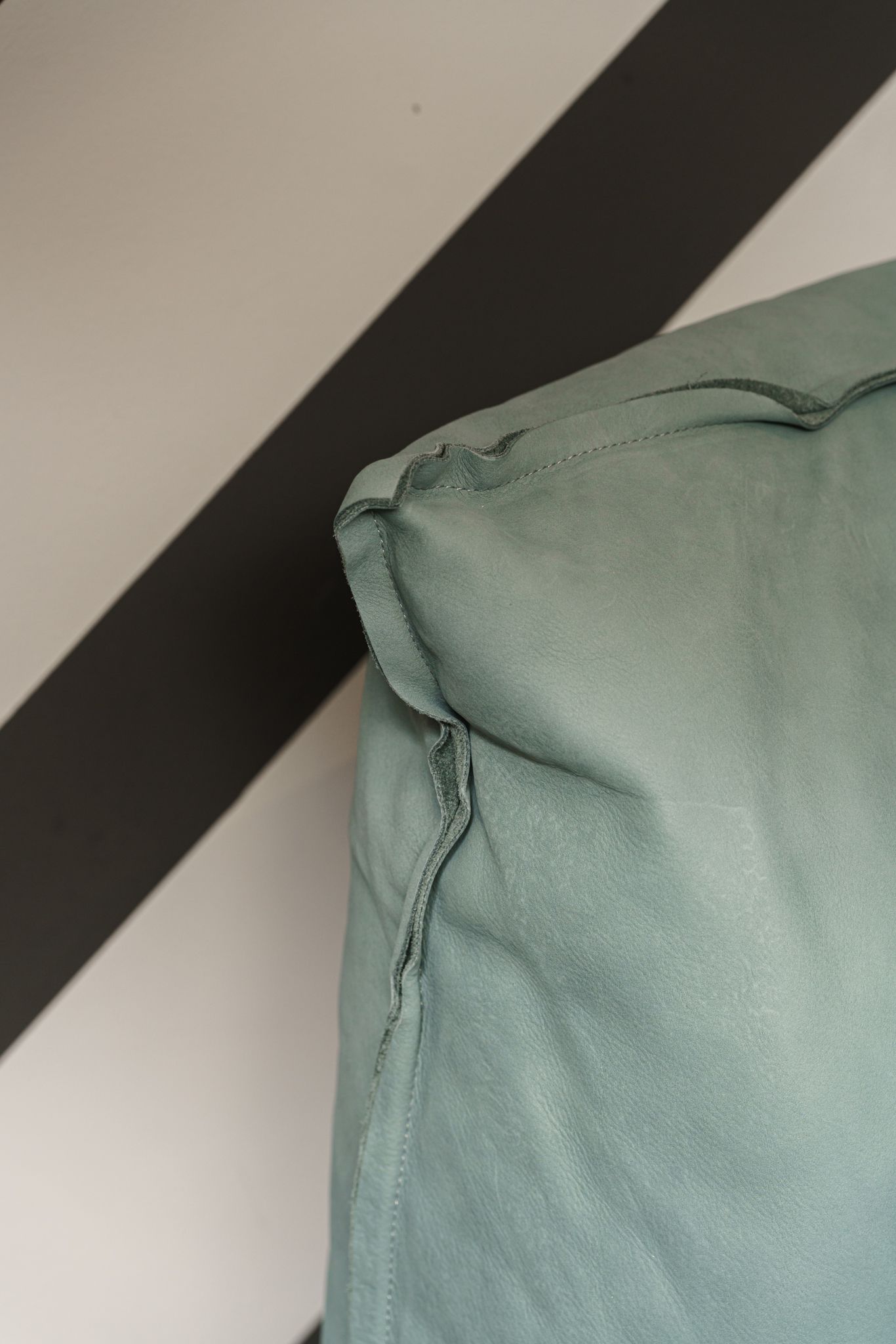 Baxter Кровать Paris Slim Kashmir Sucre от Baxter — в интерьере