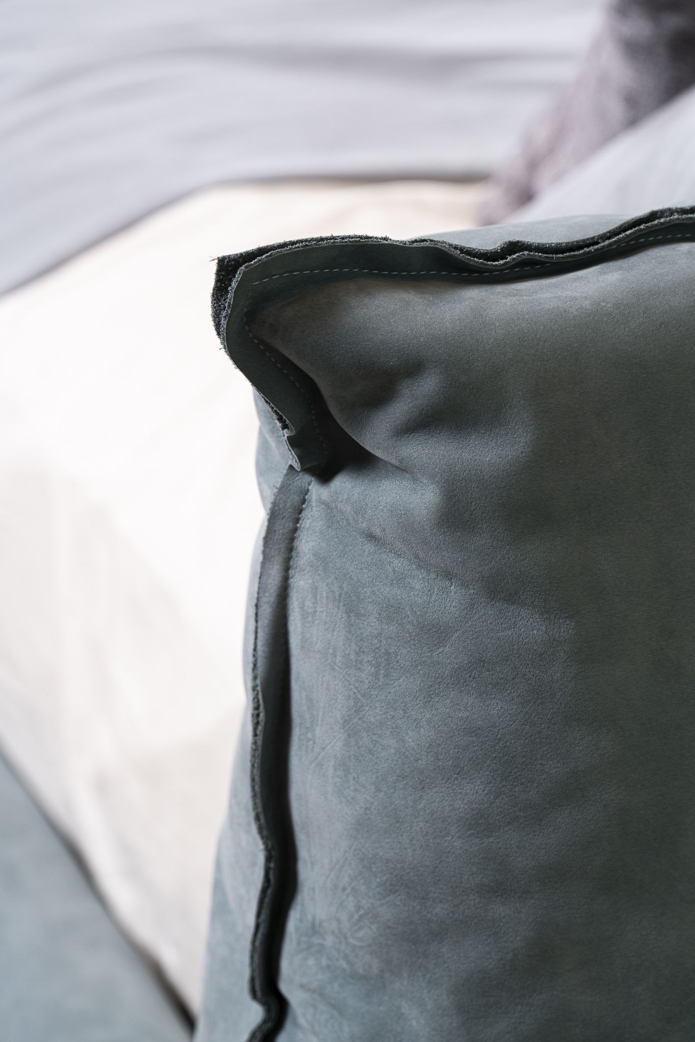Baxter Кровать Paris Slim Kashmir Sucre от Baxter — в интерьере