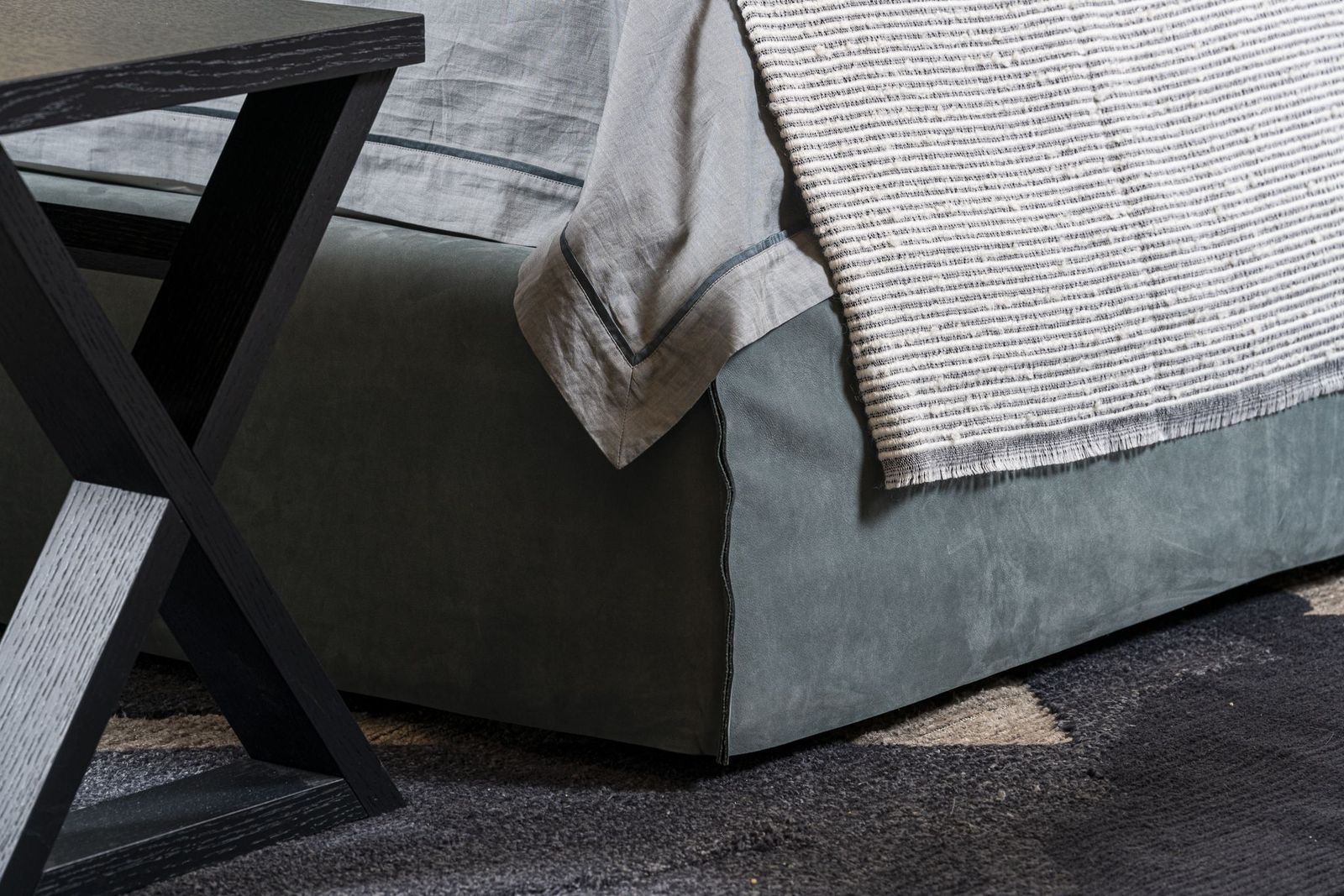 Baxter Кровать Paris Slim Kashmir Sucre от Baxter — в интерьере
