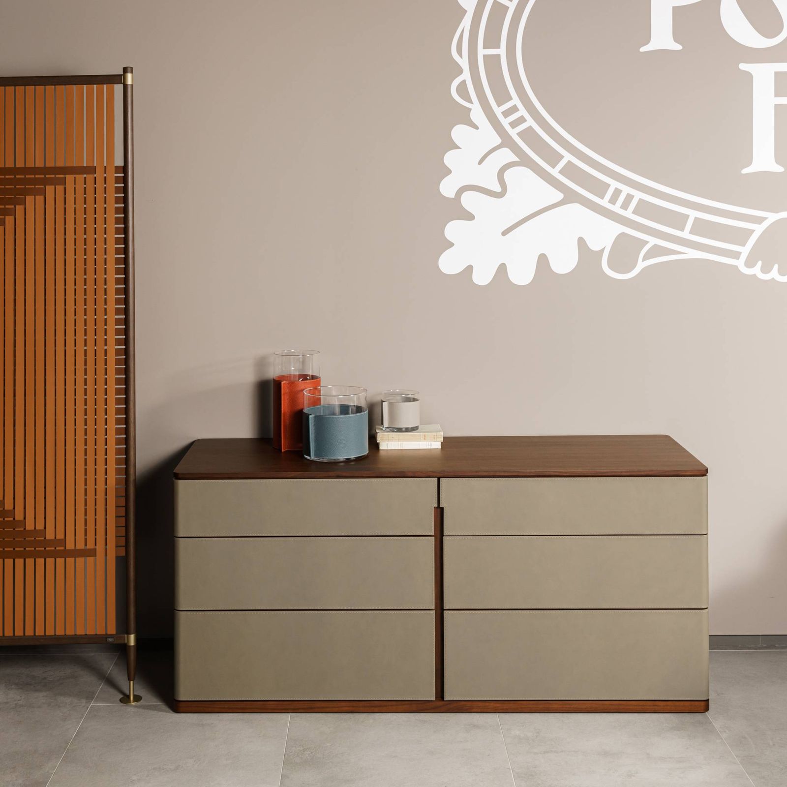 Poltrona Frau Комод Fidelio Notte Saddle Extra Talpa от Poltrona Frau — в интерьере