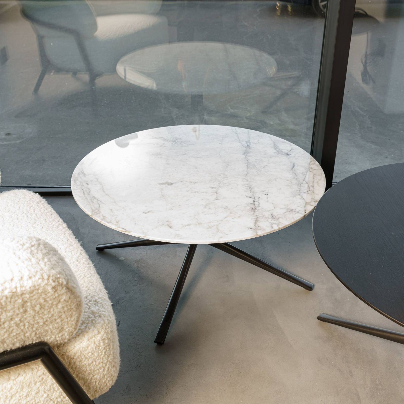 Poliform Журнальный столик Mondrian Calacatta oro от Poliform — в интерьере